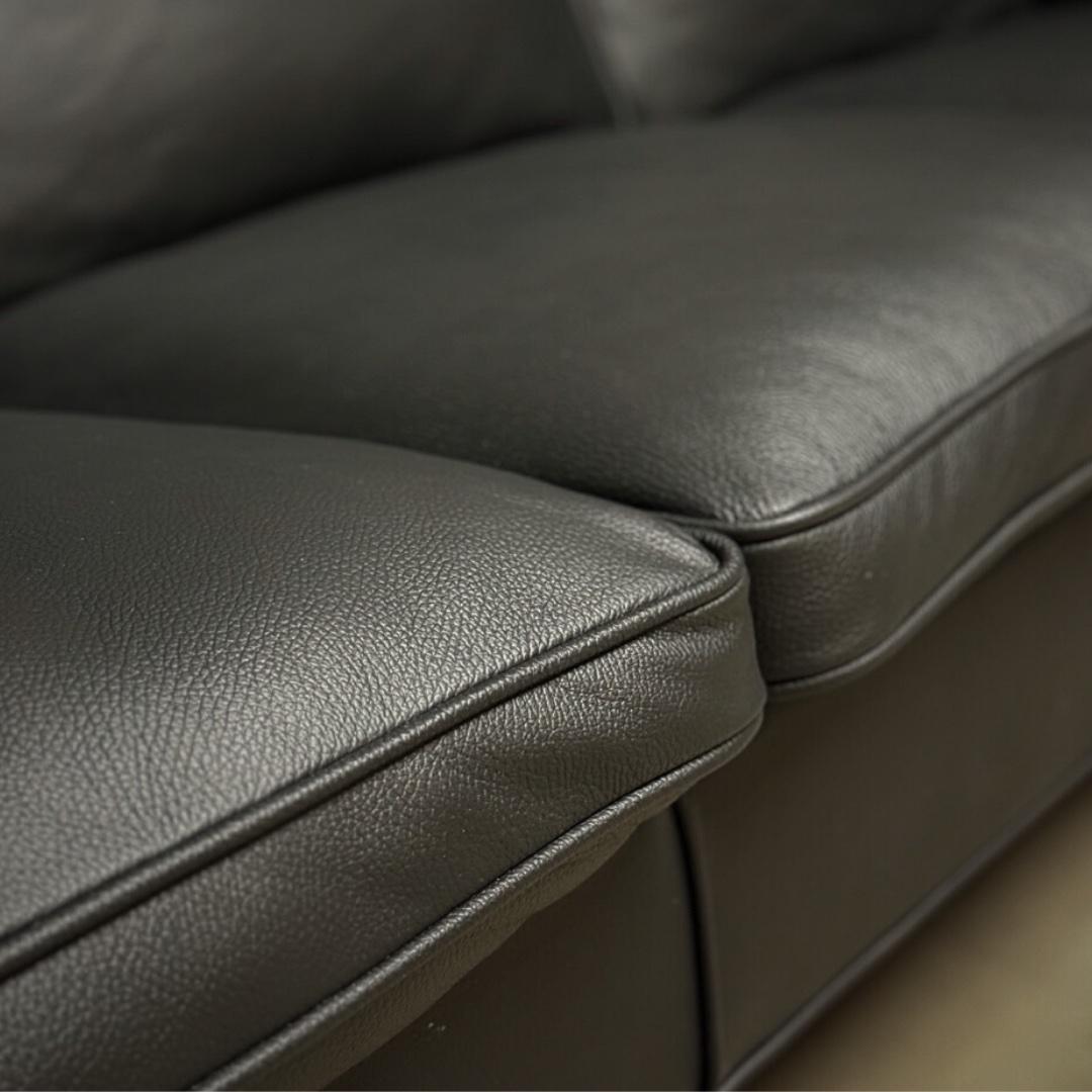Hand-Crafted Børge Mogensen three-person coupé sofa, Model 2193 For Sale