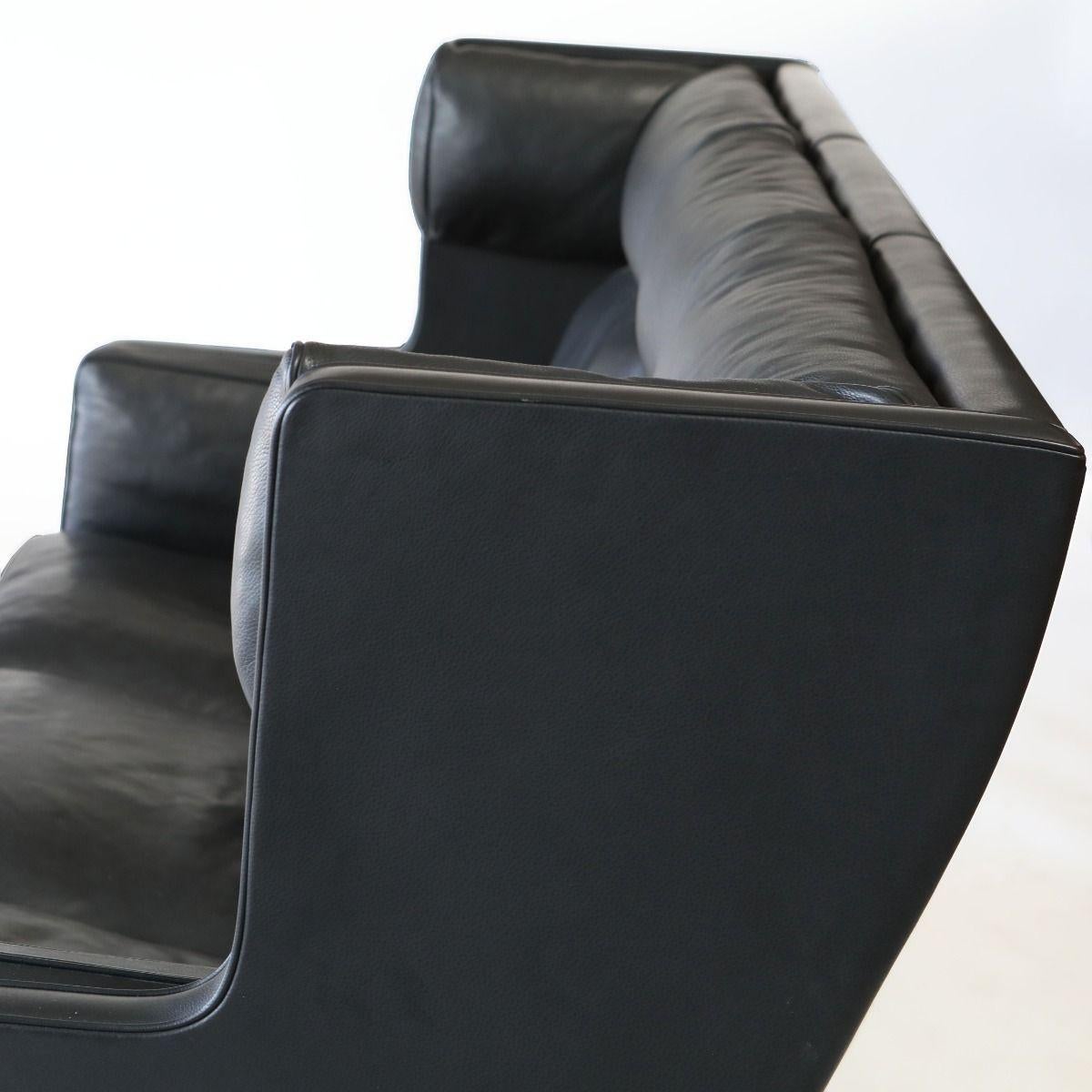 Børge Mogensen Three-person Coupé Sofa, Model 2193 For Sale 1