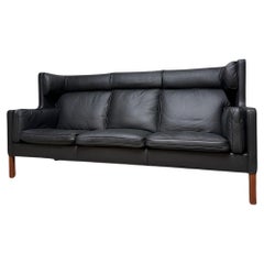Børge Mogensen three-person coupé sofa, Model 2193