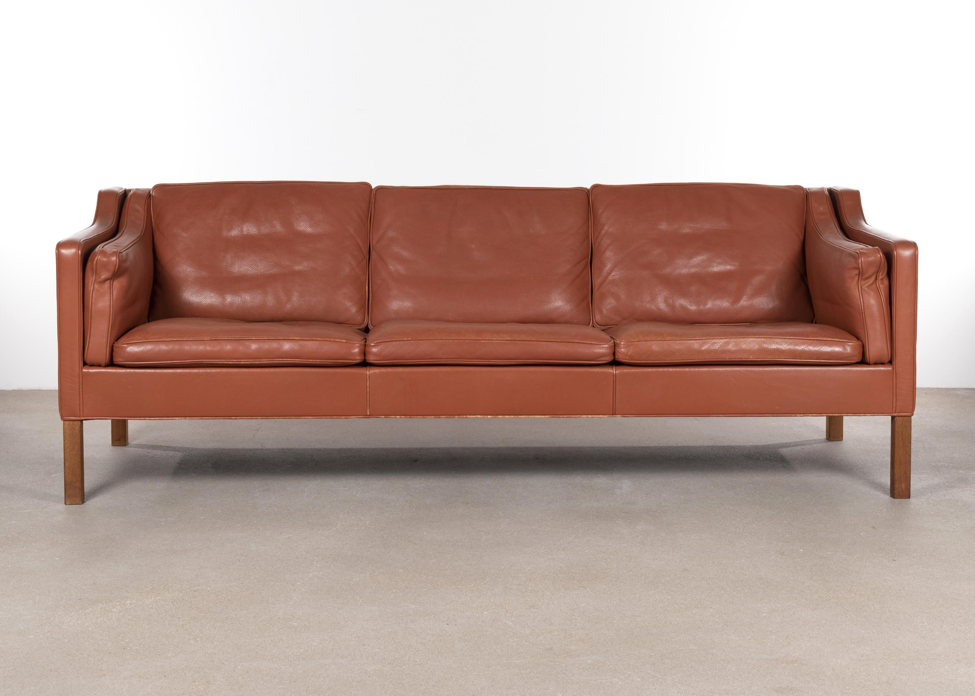Scandinavian Modern Børge Mogensen Three-Seat cognac Leather Sofa Model 2213 for Fredericia, Denmark