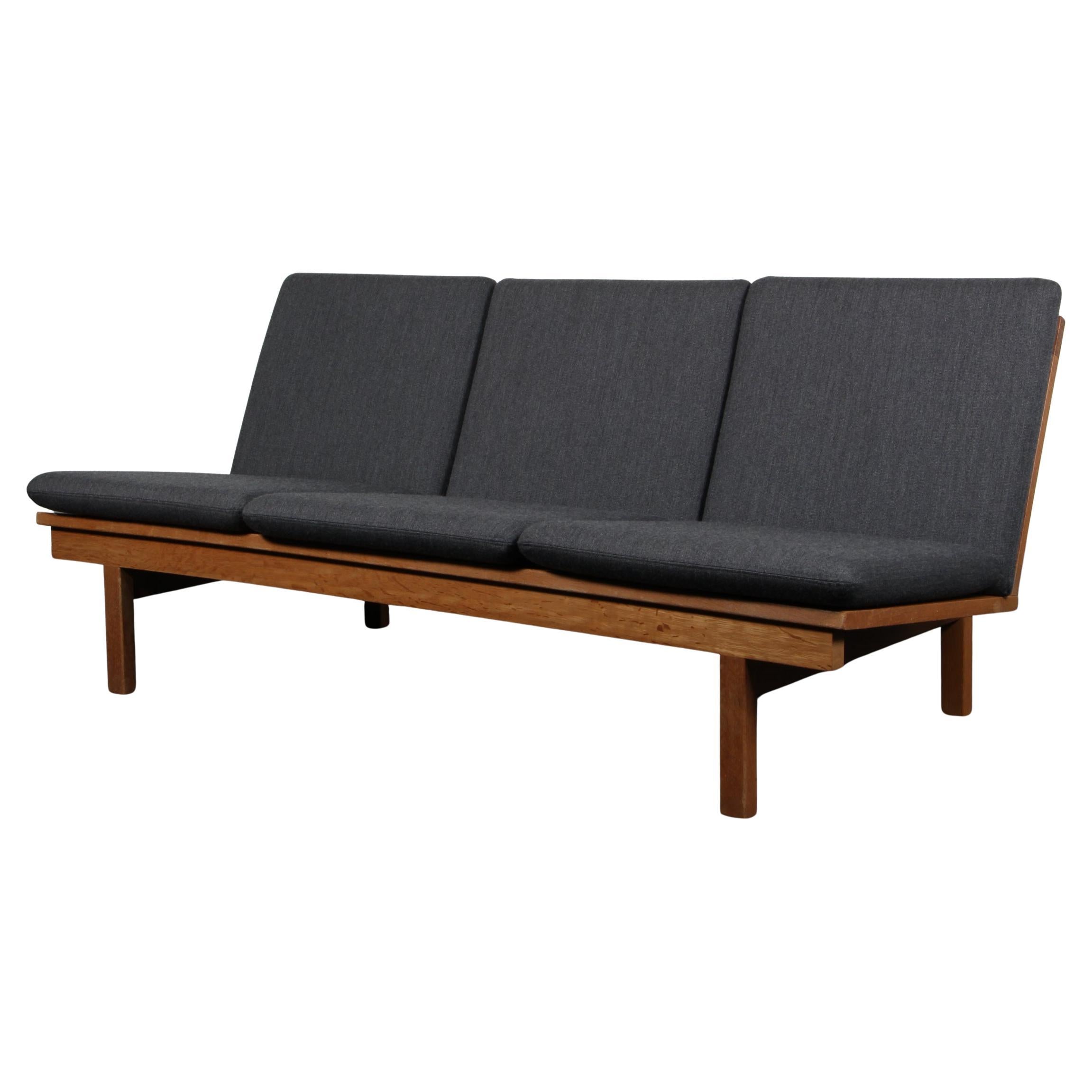 What is a bench seat sofa?