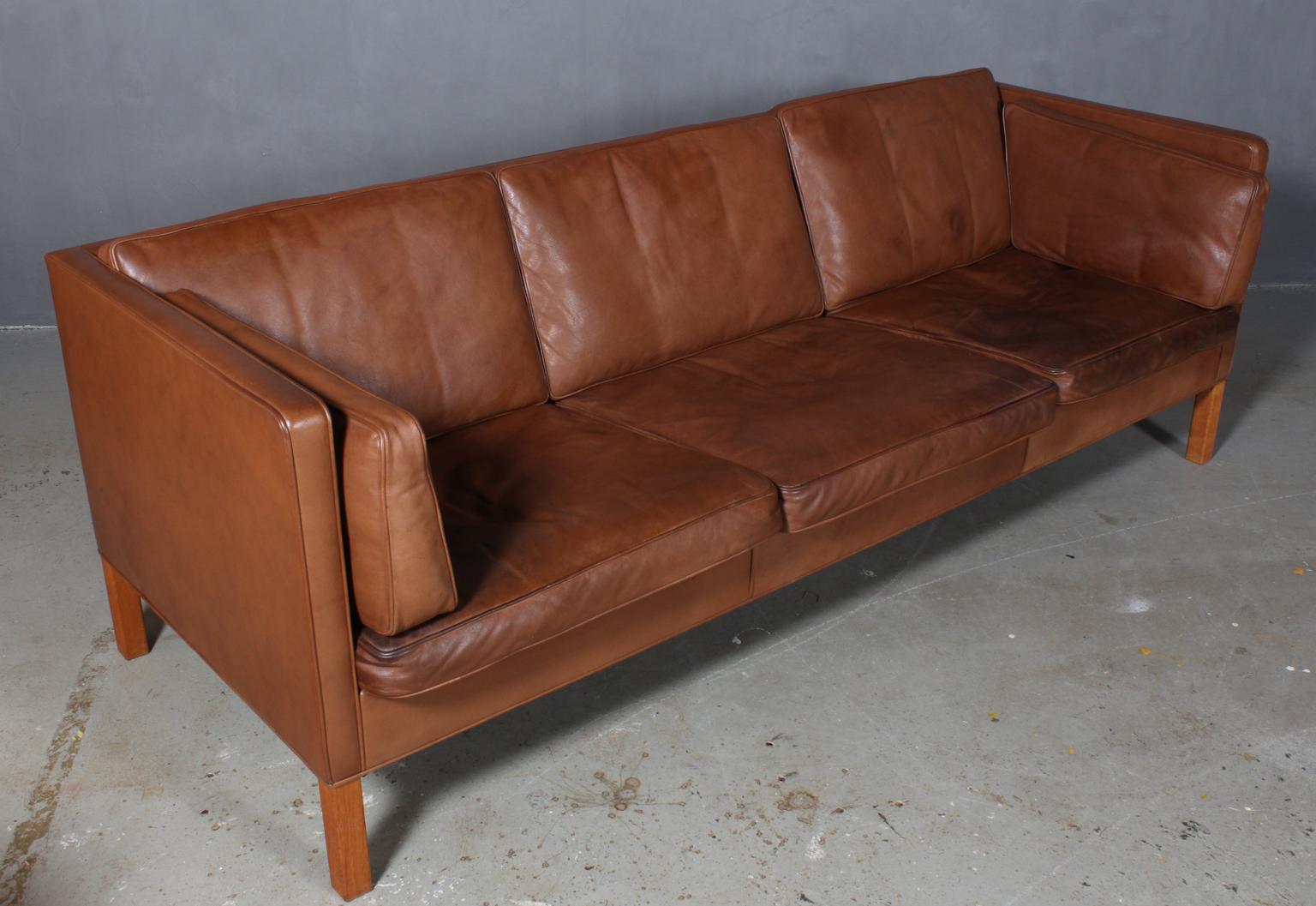 Børge Mogensen three-seat sofa with original dark brown leather upholstery.

Legs of oak.

Model 2443, made by Fredericia Furniture.

 