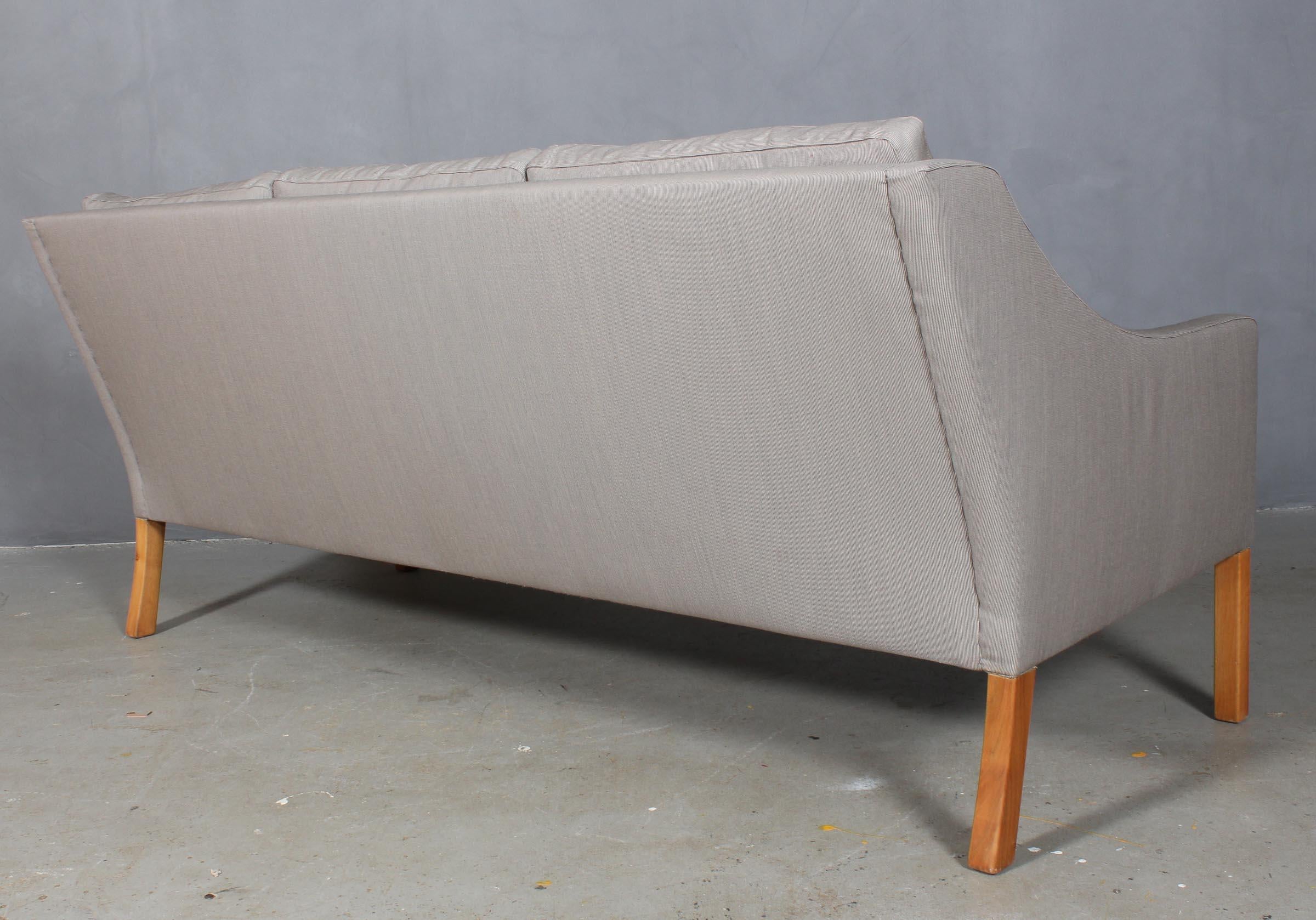 Børge Mogensen three-seat sofa upholstered With Fuse fabric designed by Raf Simons made by Kvadrat.

Legs of mahogany.

Model 2209, made by Fredericia Furniture.