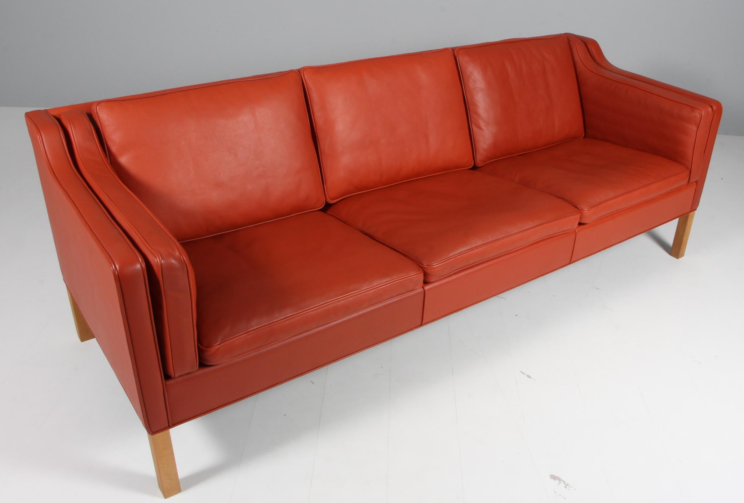 Børge Mogensen three-seat sofa with original cognac upholstery.

Legs of oak.

Model 2213, made by Fredericia Furniture.