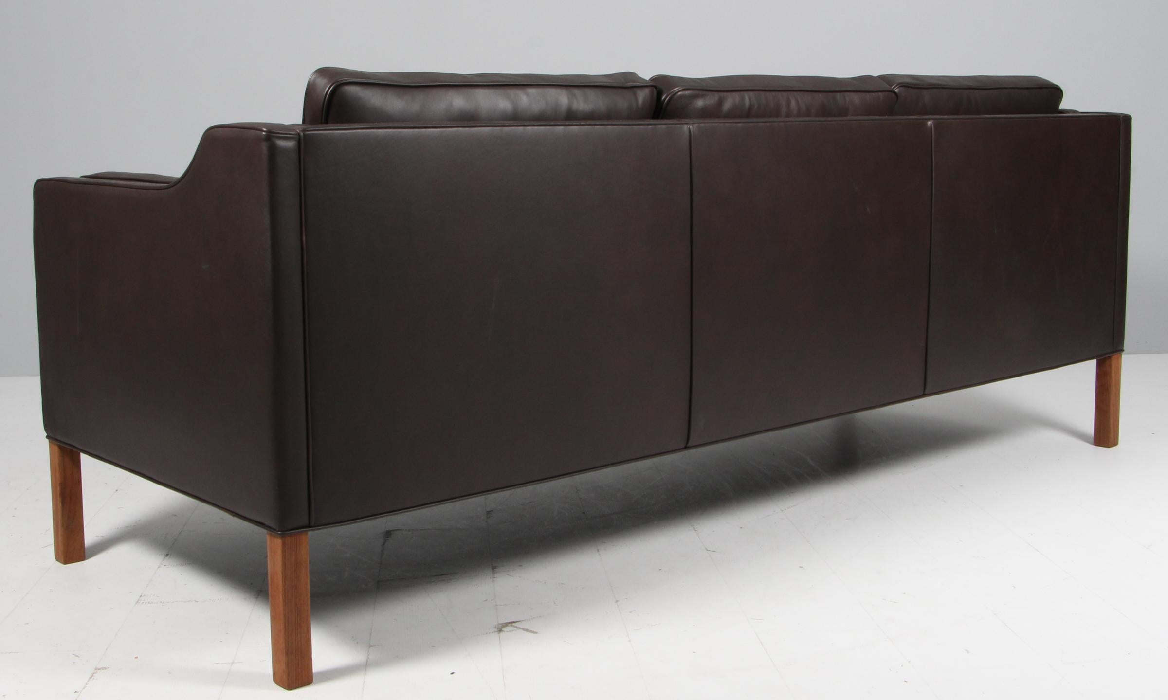 Børge Mogensen Dreisitziges Sofa, Modell 2213 (Mitte des 20. Jahrhunderts) im Angebot