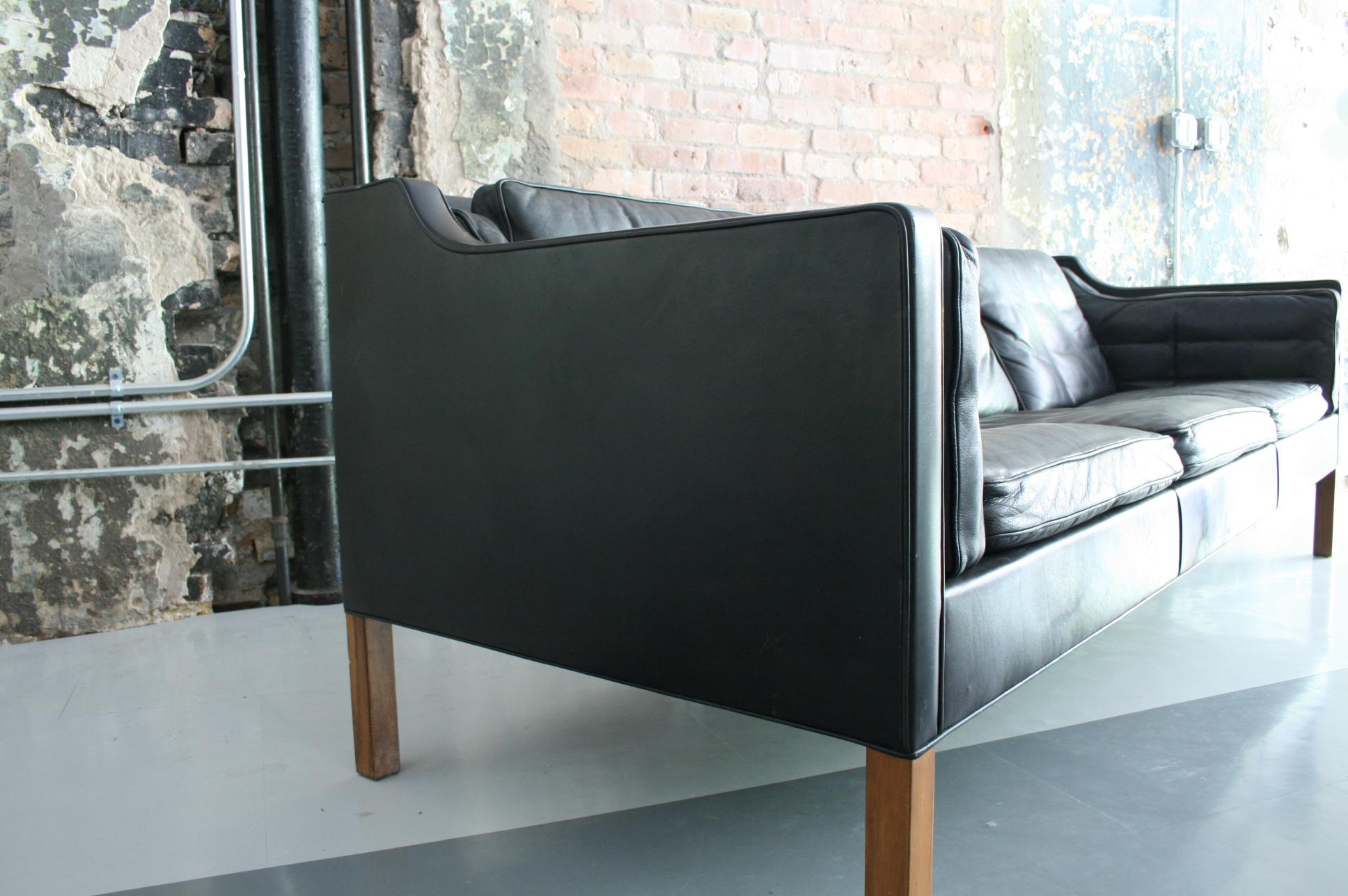 Børge Mogensen Three-Seat Sofa, Model 2213 in Black Leather, Denmark, 1962 In Good Condition For Sale In Chicago, IL
