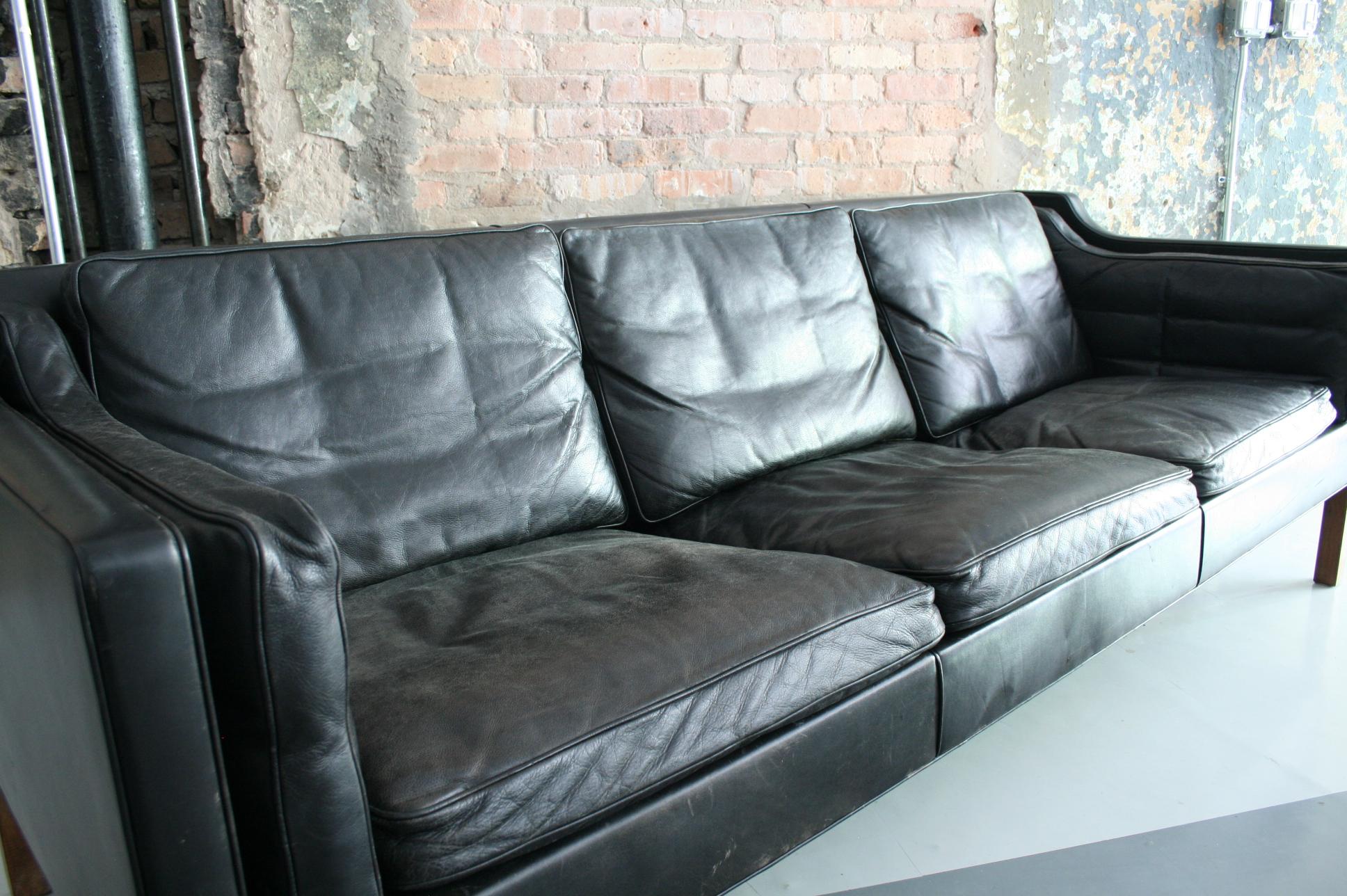 20th Century Børge Mogensen Three-Seat Sofa, Model 2213 in Black Leather, Denmark, 1962 For Sale