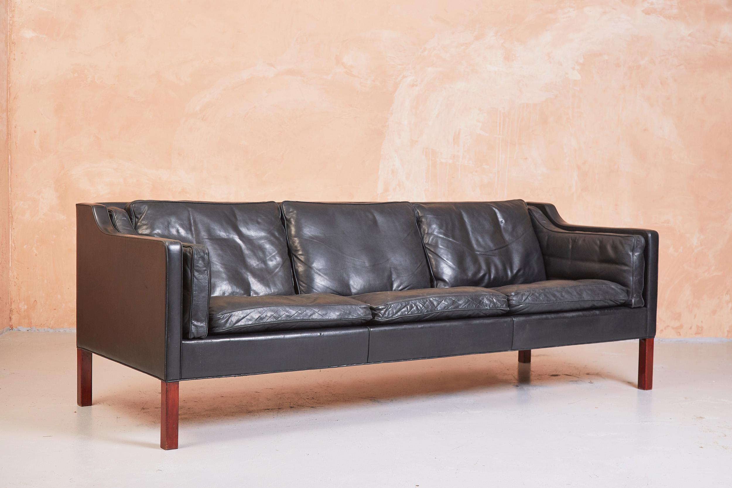 Sofa model 2213 designed by Børge Mogensen

Produced by Fredericia Stolefabrik in Denmark in 1963

Black leather.
 