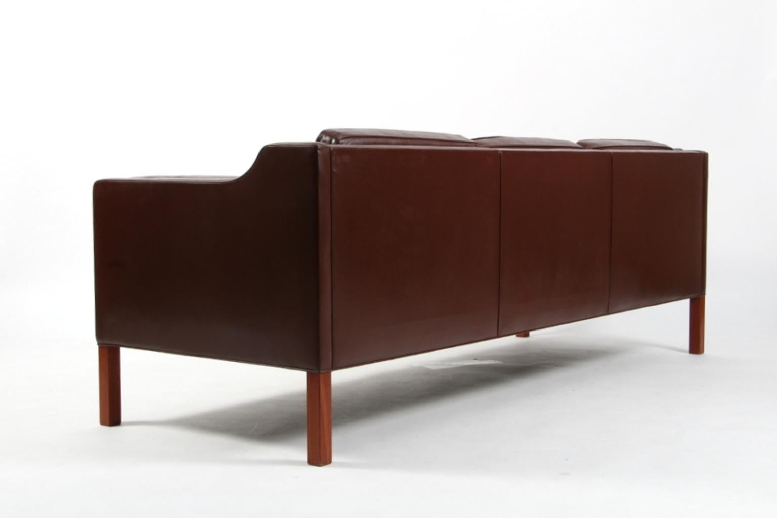 Scandinavian Modern Børge Mogensen Three-Seat Sofa, Model 2213, Original Brown Leather