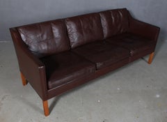 Børge Mogensen Three-Seat Sofa, Model 2323, Original Brown Leather and Oak