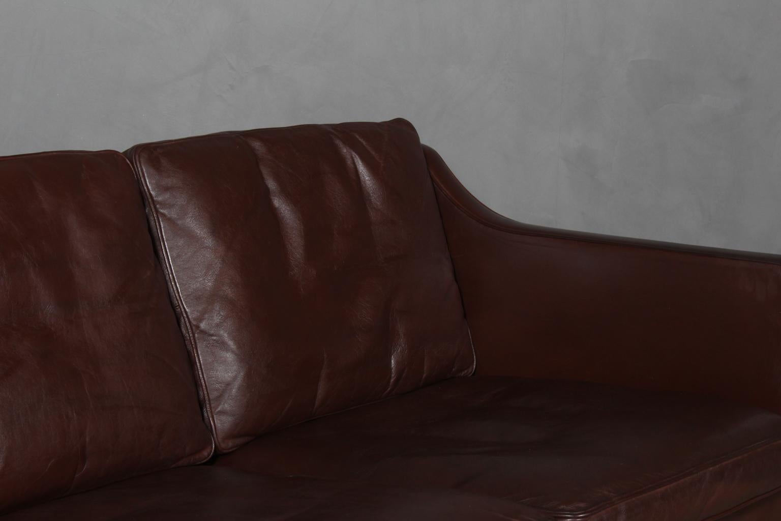 Børge Mogensen Three-Seat Sofa, Model 2323, Original Brown Leather and Oak In Good Condition In Esbjerg, DK