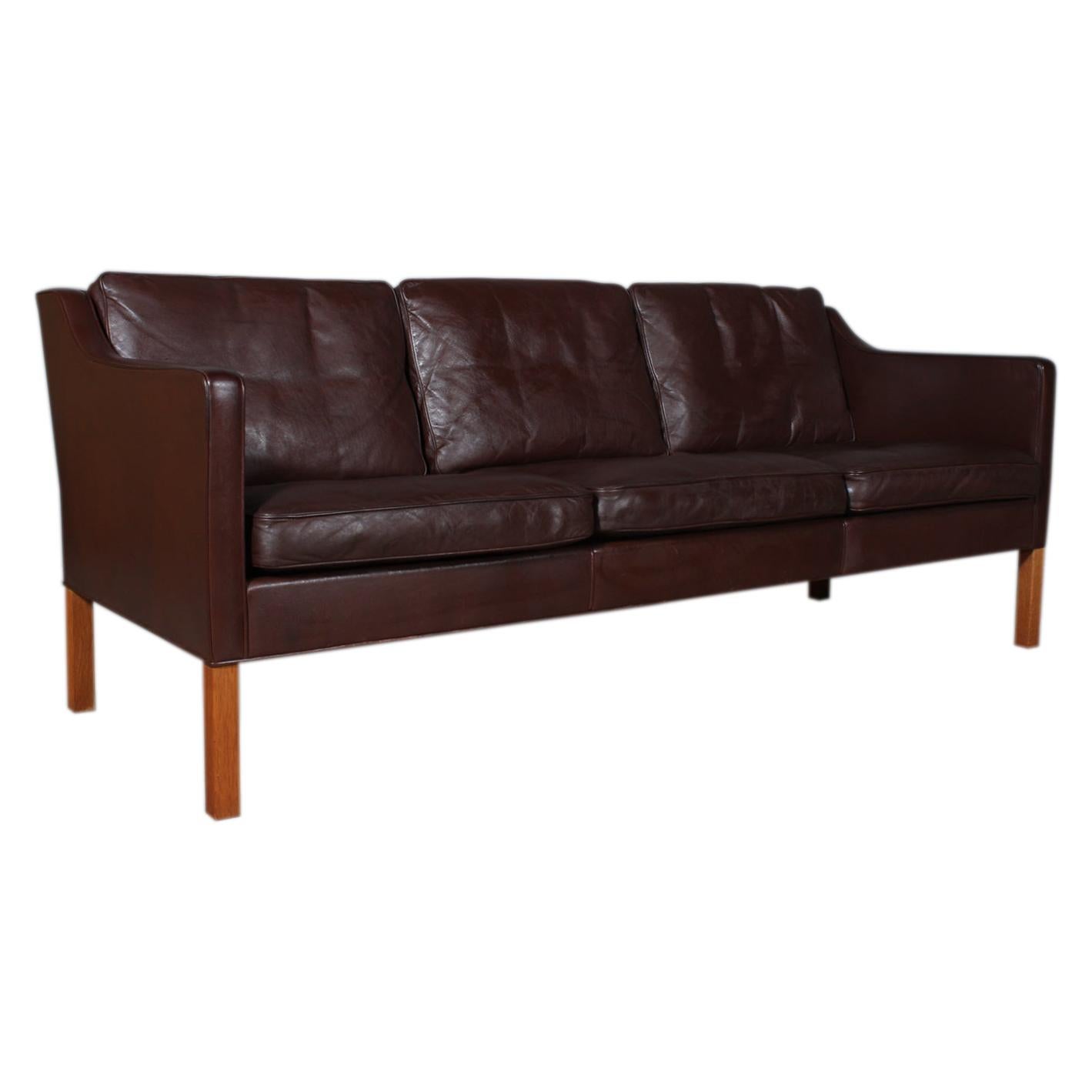 Børge Mogensen Three-Seat Sofa, Model 2323, Original Brown Leather and Oak