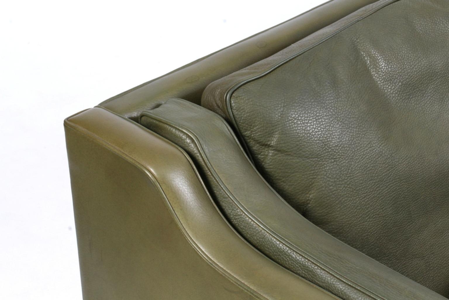 Børge Mogensen Three-Seater Sofa in Original Green Leather In Good Condition In Esbjerg, DK