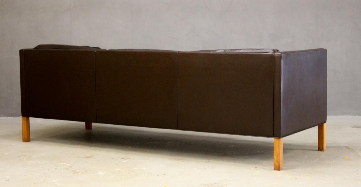Mid-20th Century Børge Mogensen Three-Seat Sofa, Model 2443, Original Dark Brown Leather