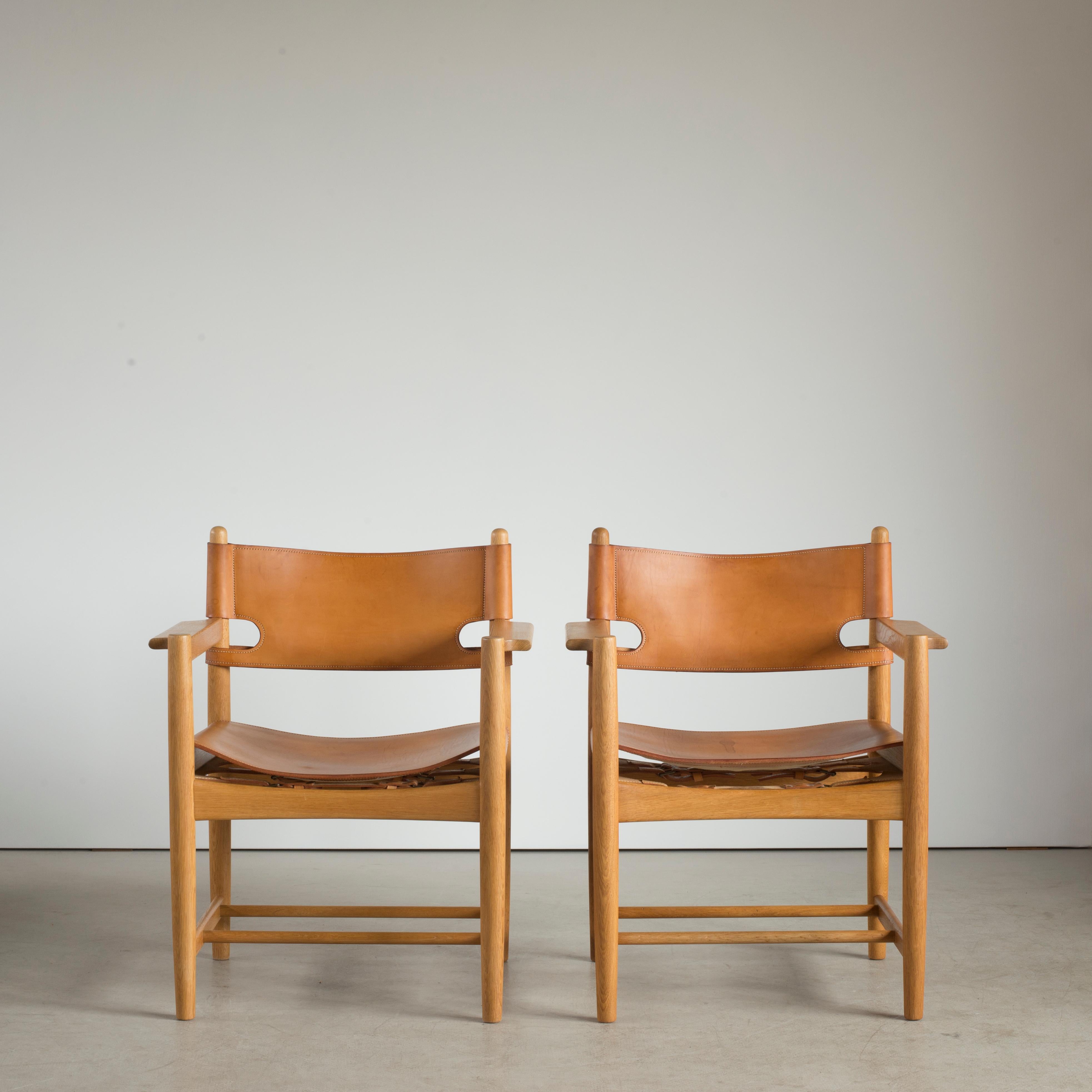 Børge Mogensen two armchairs of oak and natural leather. Executed by Fredericia Furniture.