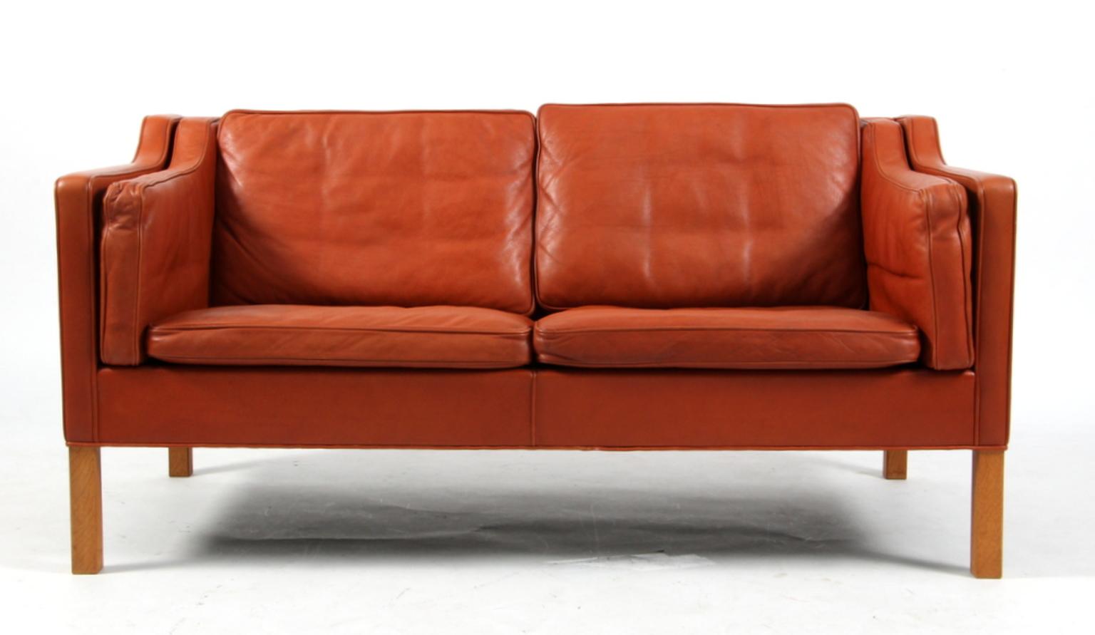Børge Mogensen two-seat sofa with original leather upholstery.

Legs of oak.

Model 2212, made by Fredericia Furniture.