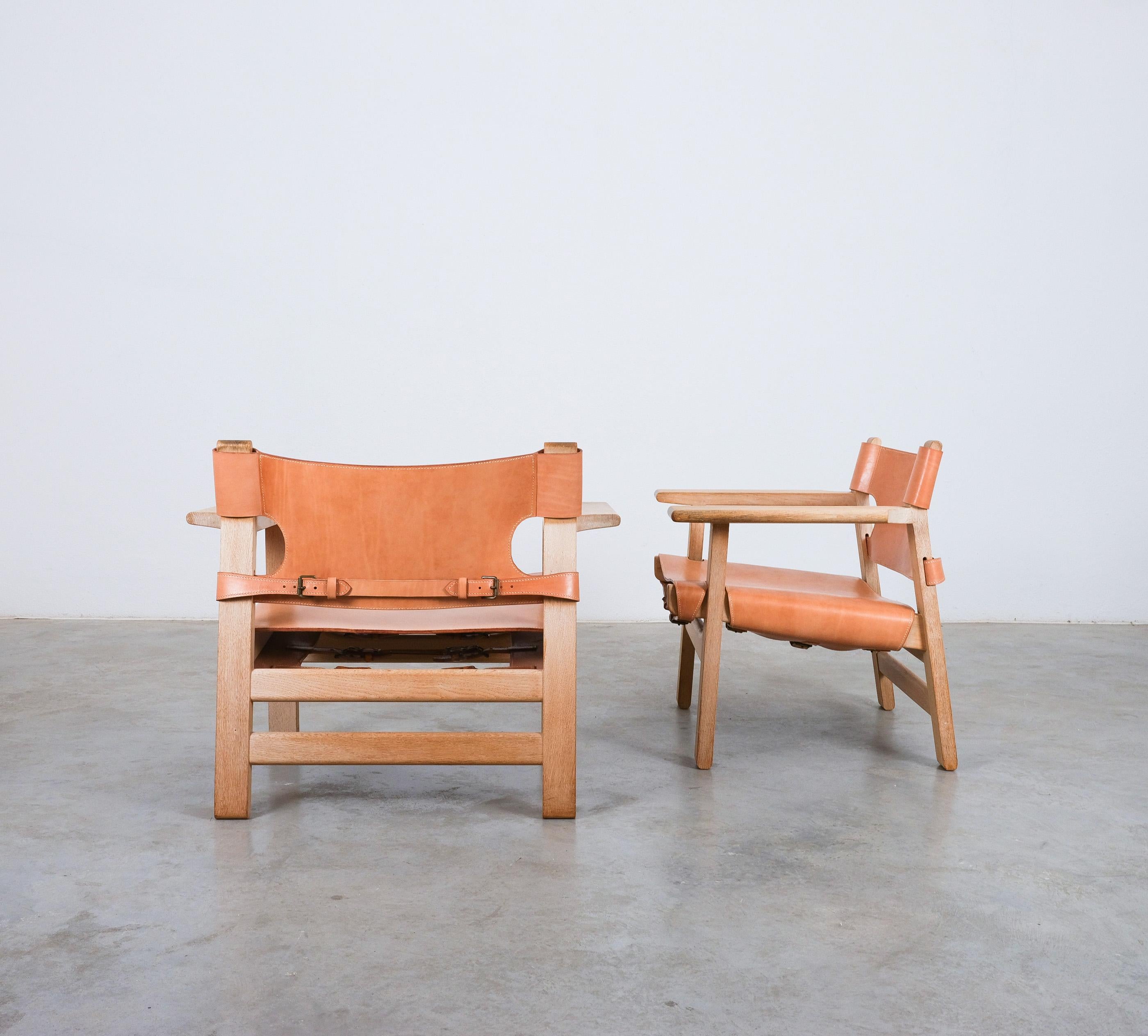 Børge Mogensen Vintage Pair of Spanish Chairs Oak Leather, Denmark, 1960s For Sale 8