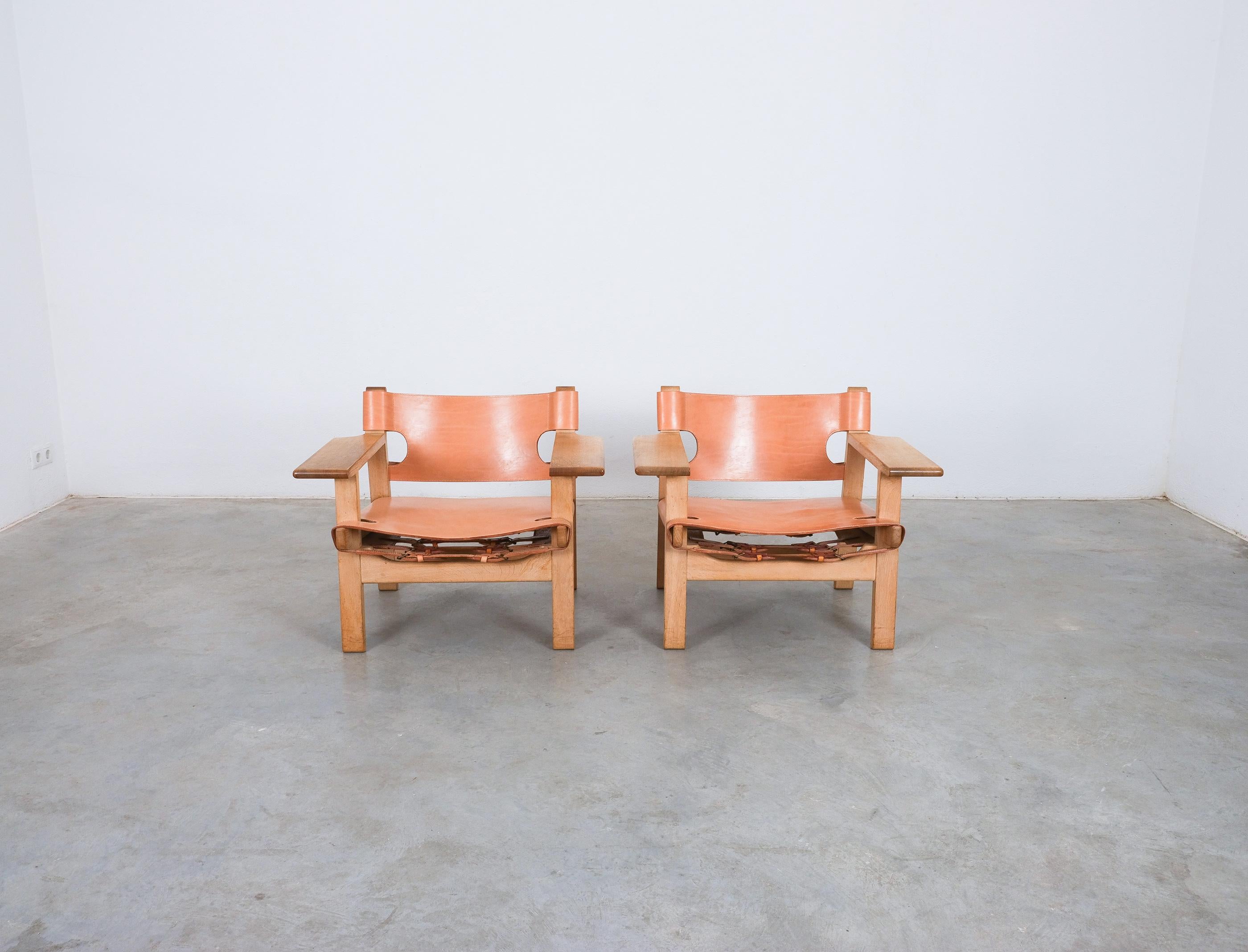 Børge Mogensen Vintage Pair of Spanish Chairs Oak Leather, Denmark, 1960s For Sale 12