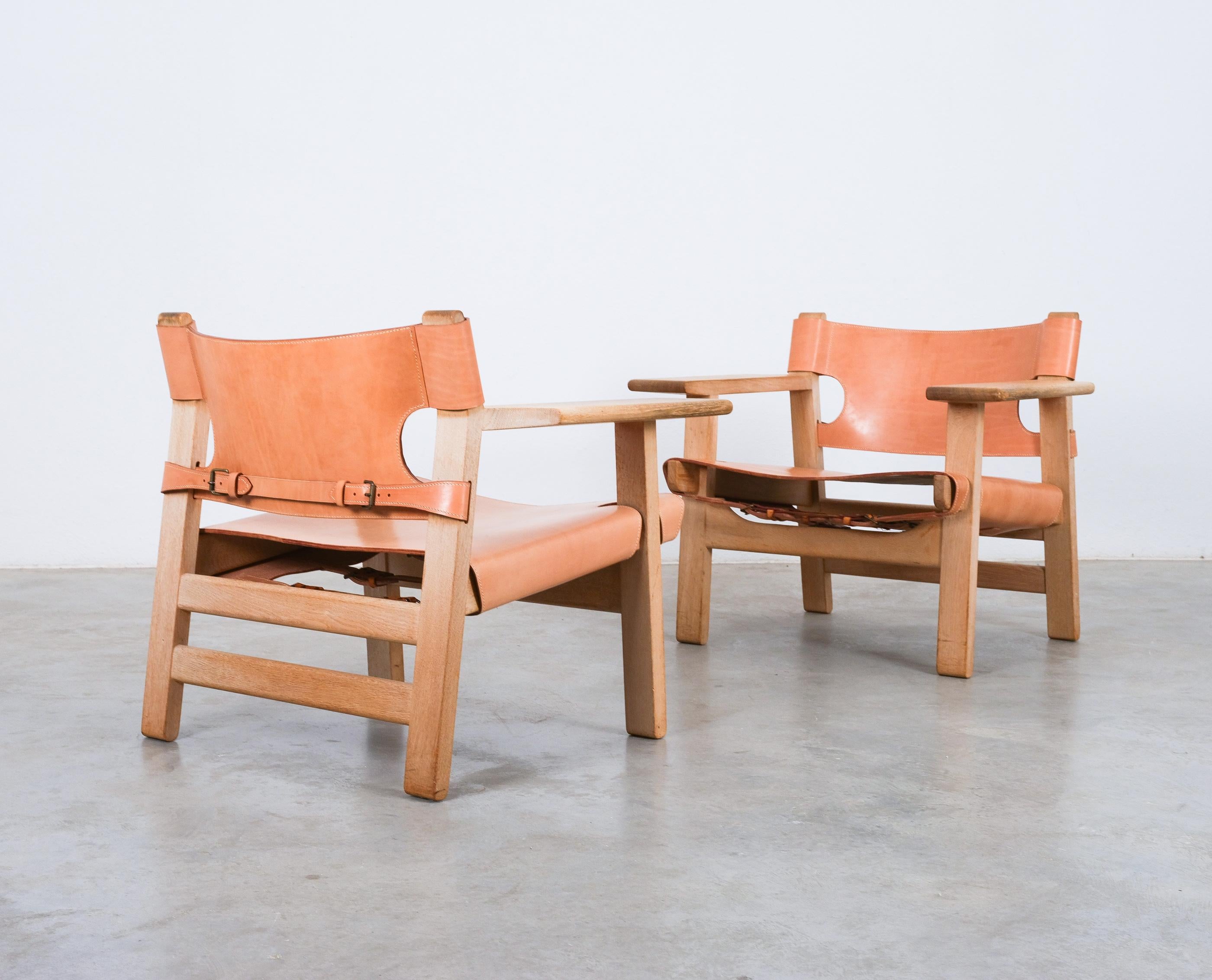 Børge Mogensen Vintage Pair of Spanish Chairs Oak Leather, Denmark, 1960s In Good Condition For Sale In Vienna, AT
