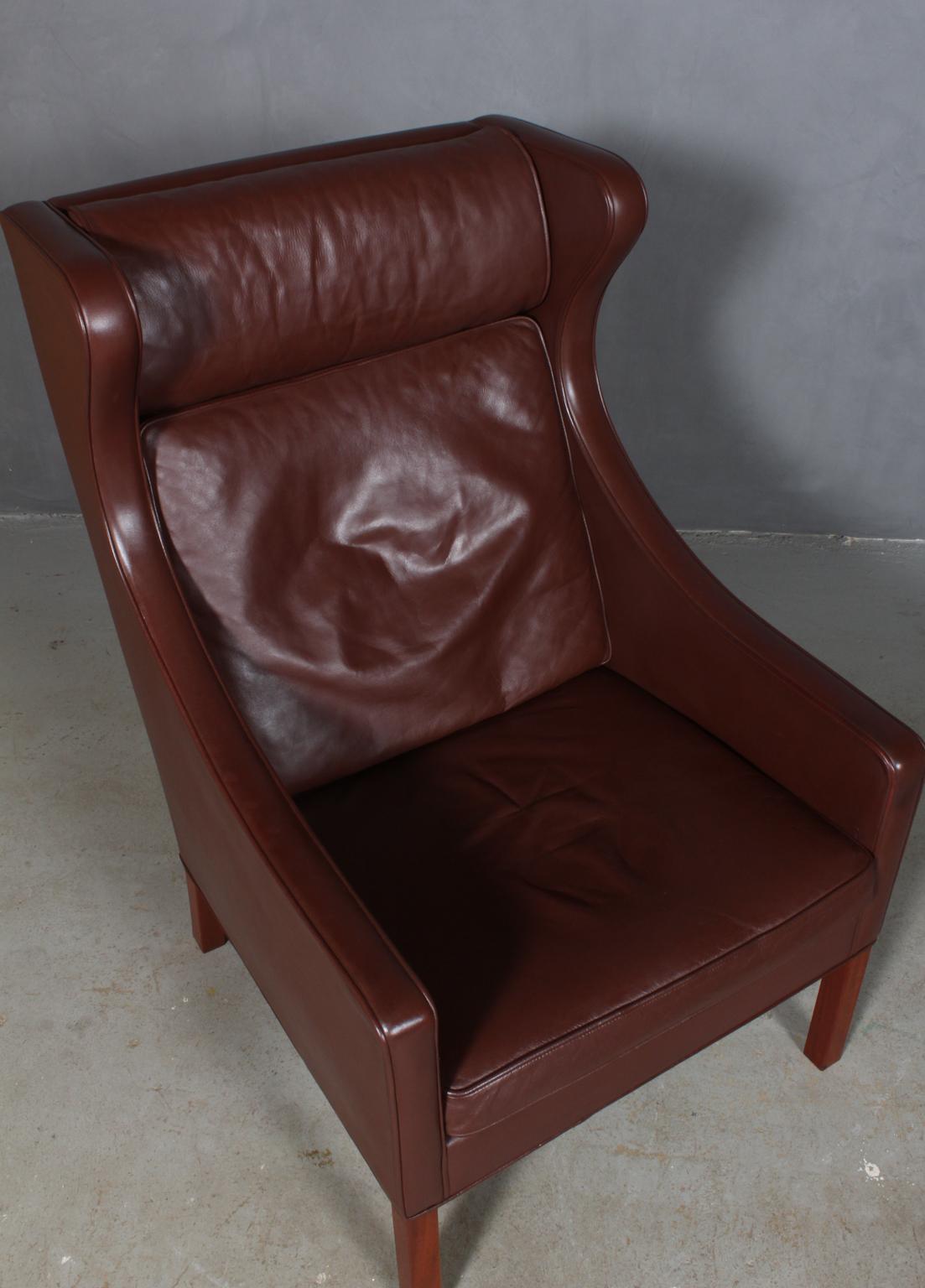 Børge Mogensen wing back chair in original brown patinated leather upholstery.

Legs in teak.

Model 2204, made by Fredericia Furniture.

  