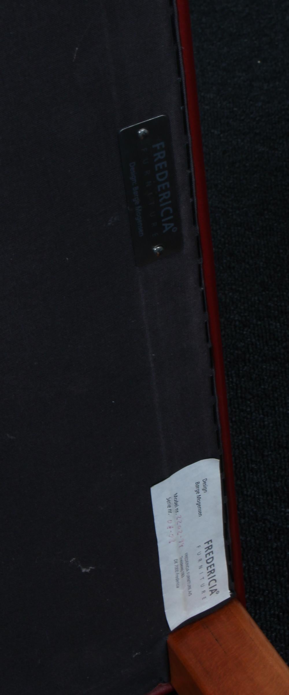 Børge Mogensen Wingback Chair and Ottoman, Model 2202 / 2204, leather Excellent état - En vente à Esbjerg, DK