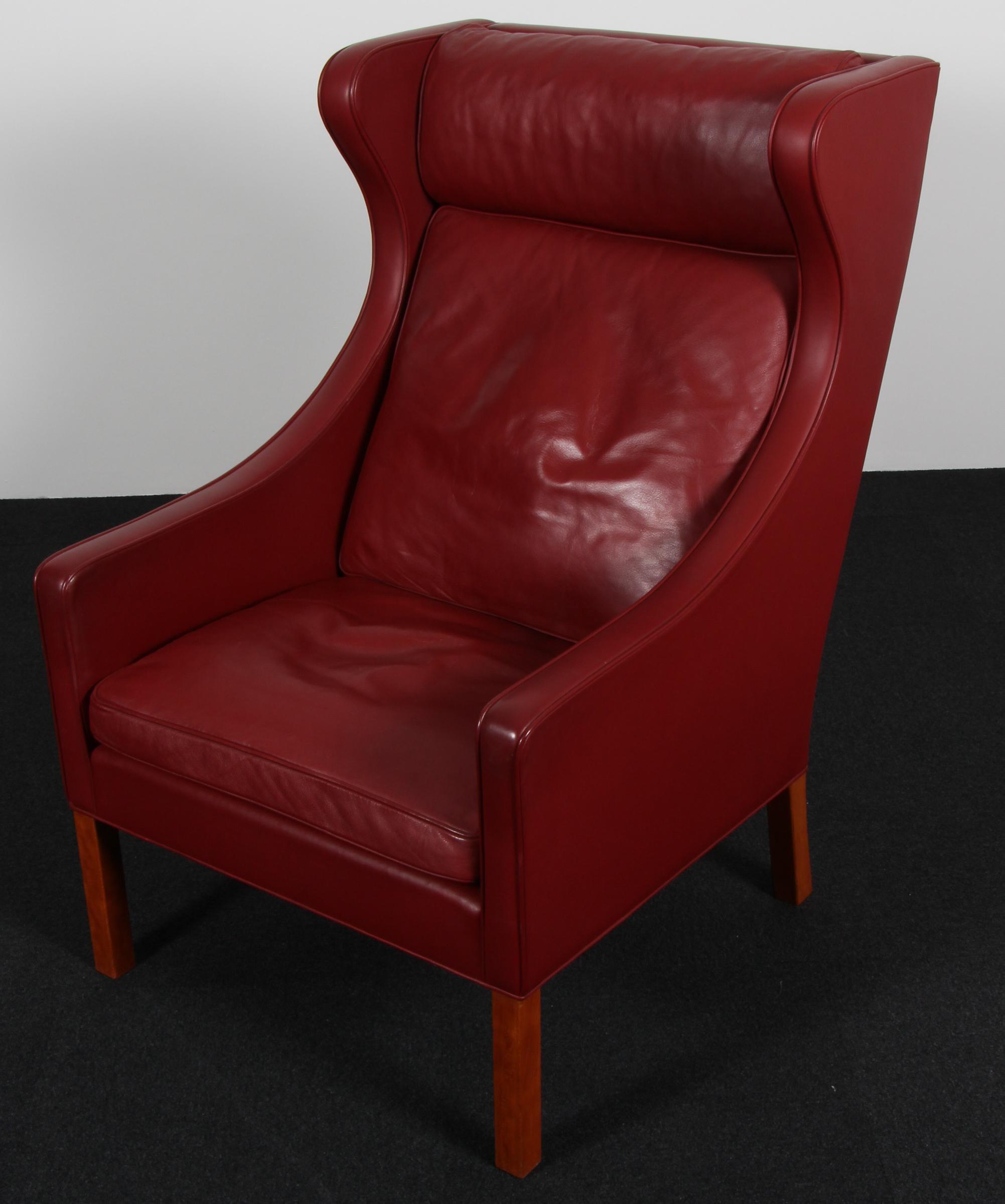 Cuir Børge Mogensen Wingback Chair and Ottoman, Model 2202 / 2204, leather en vente