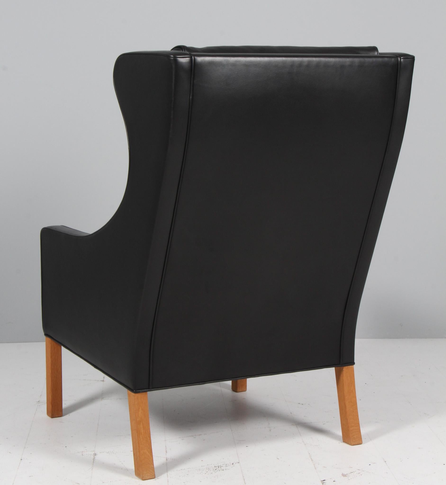 Sedia Wingback di Børge Mogensen, modello 2204. Pelle originale 3