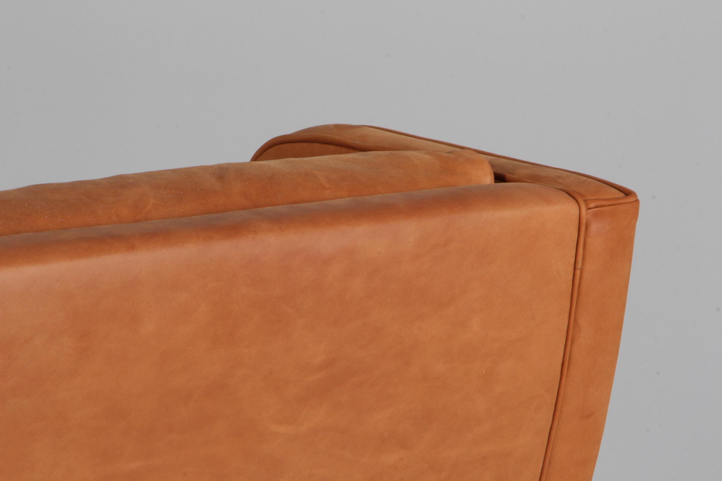 Silla Børge Mogensen con respaldo y otomana, piel Dunes Sørensen en venta 3