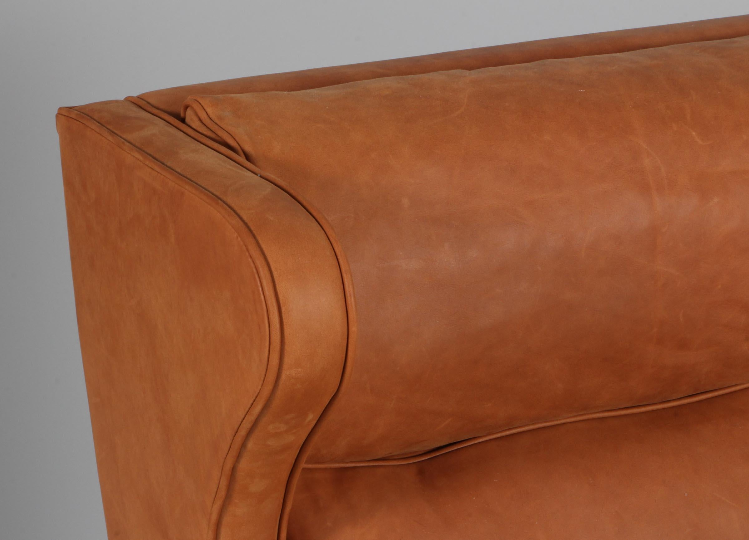 Silla Børge Mogensen con respaldo y otomana, piel Dunes Sørensen Cuero en venta