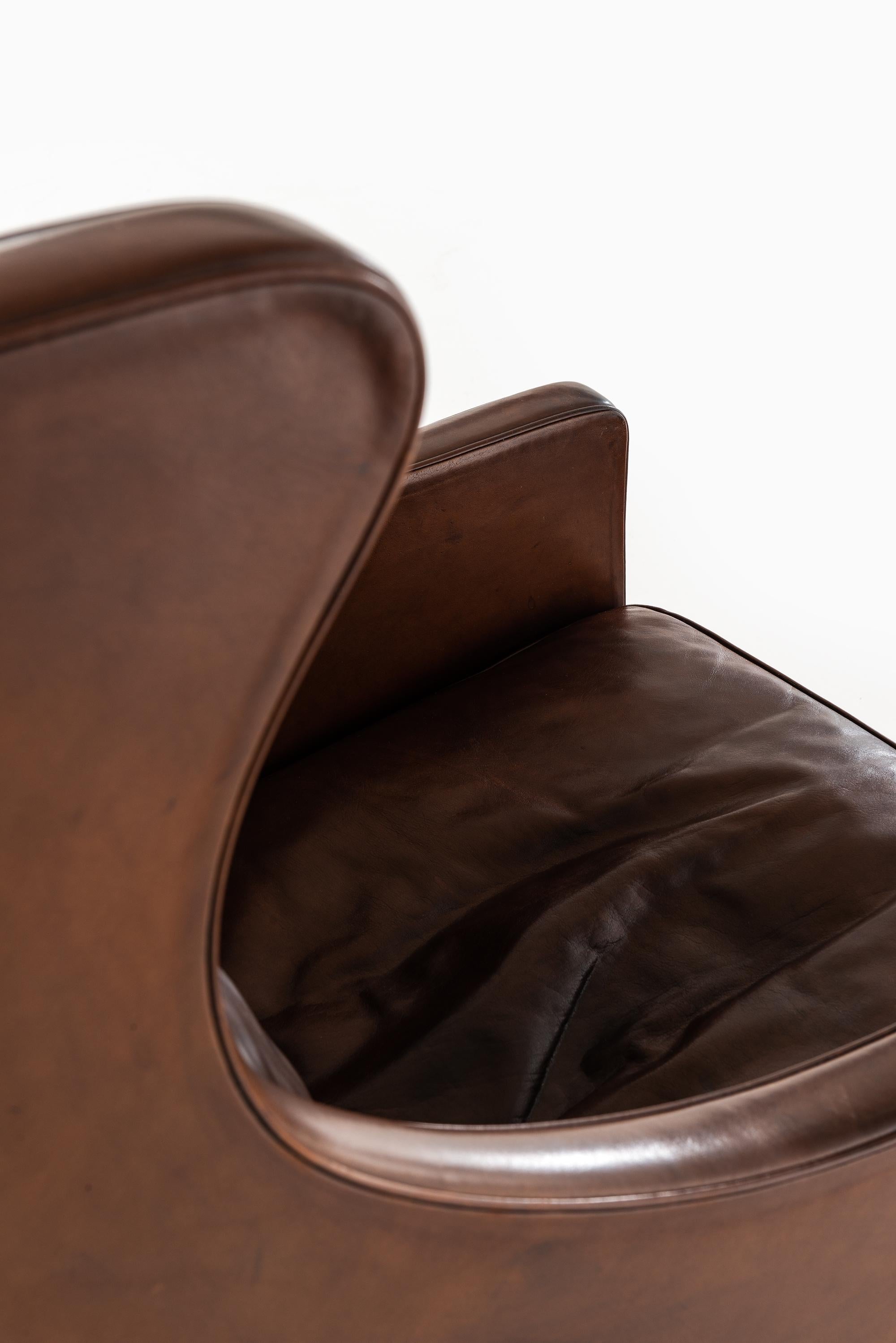 Leather Børge Mogensen Wingback Easy Chair Model 2204 by Fredericia Stolefabrik