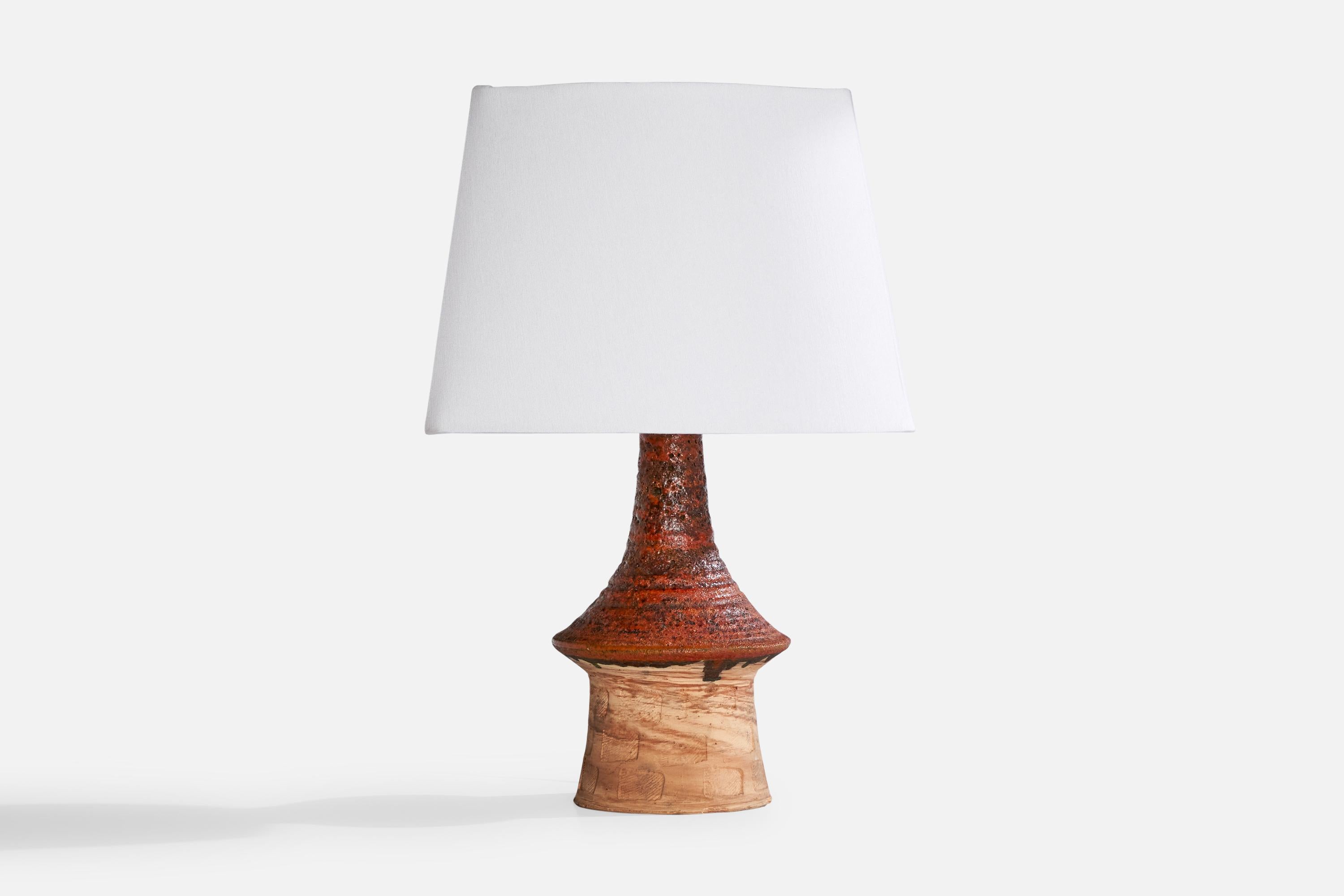 A red-glazed stoneware and white fabric table lamp designed by Architect Børge Wernonch for Afta, Denmark, c. 1940s.

Dimensions of Lamp with Shade (inches): 16.3“ H x 11.125” W x 7.25” D

Bulb Specifications: E-26 Bulb

Number of Sockets (per