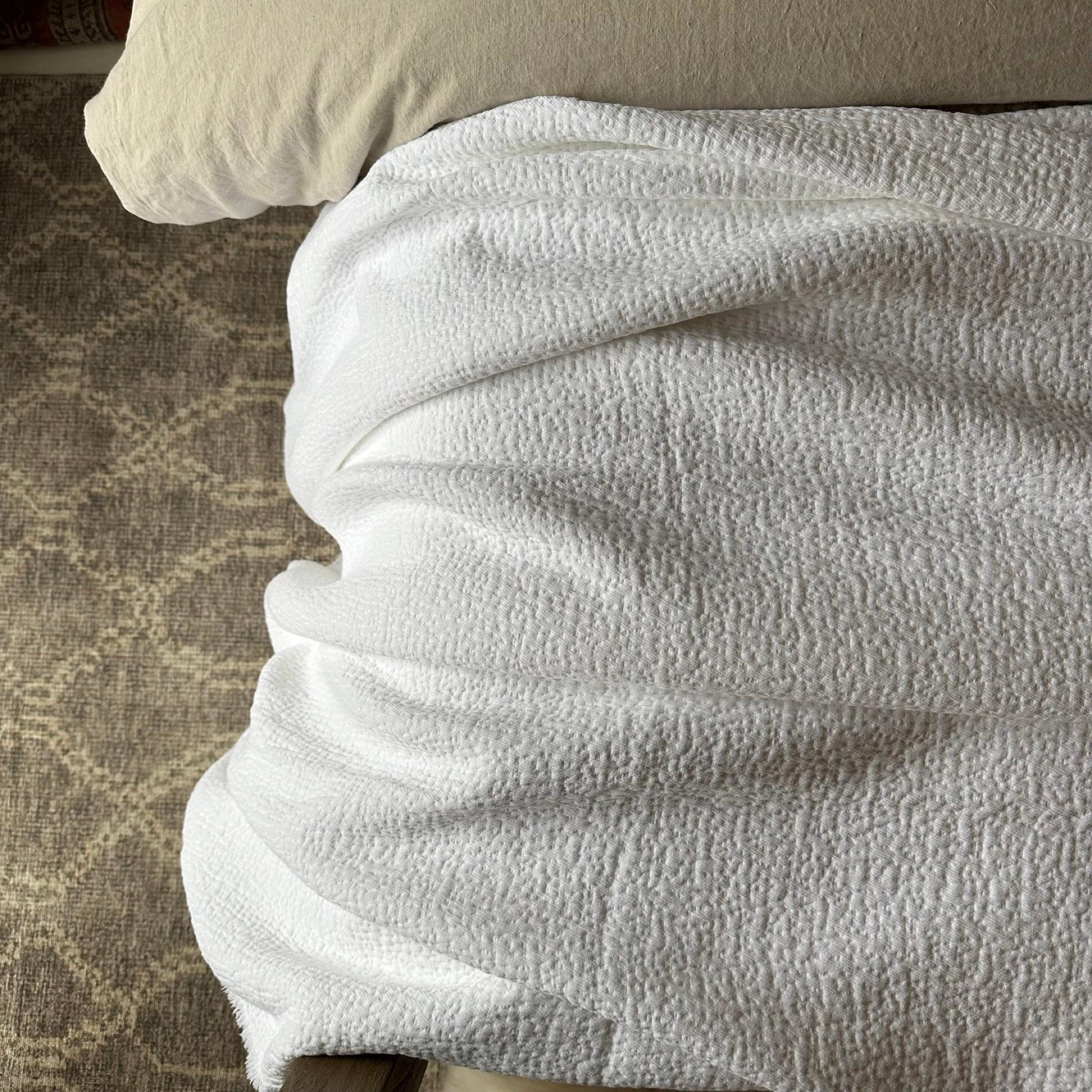 Contemporary Bria Matelasse French Cotton Throw in Blanc For Sale