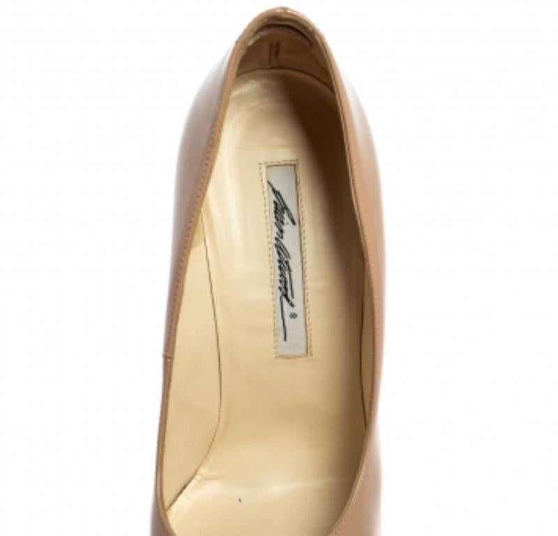 Brown Brian Atwood Beige/Black Patent Leather Platform Pumps Size 36 For Sale