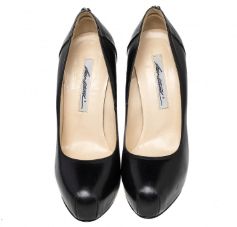 Brian Atwood Schwarze Plateau Pumps mit Kette und Absatz aus Leder Größe 39,5 im Zustand „Gut“ in Dubai, Al Qouz 2