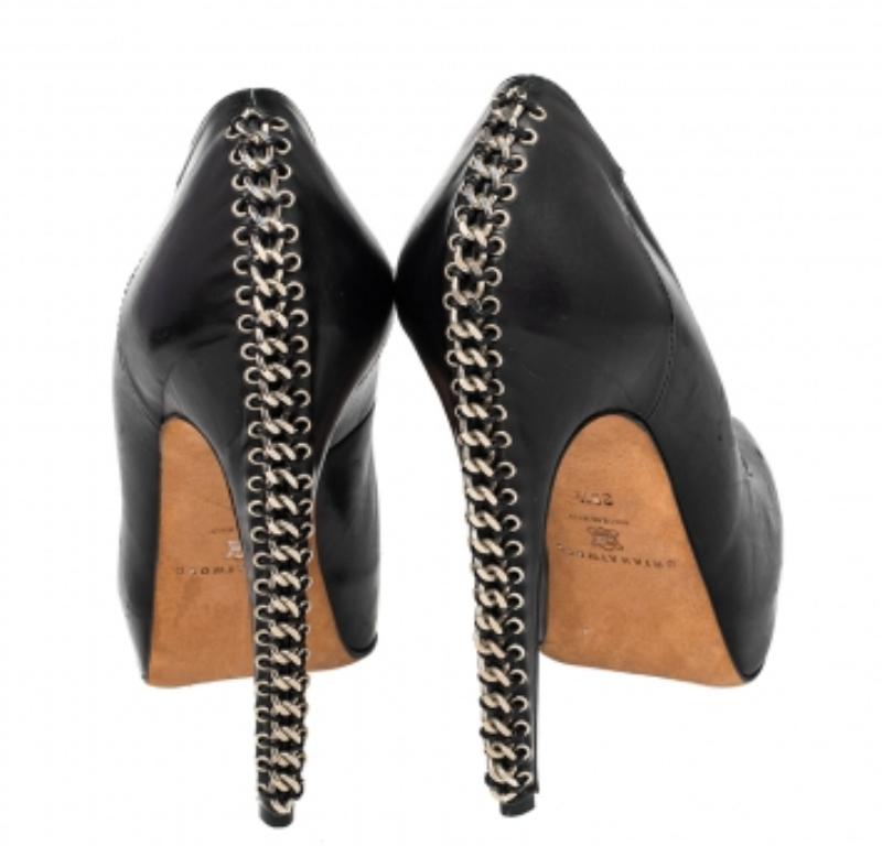 Brian Atwood Schwarze Plateau Pumps mit Kette und Absatz aus Leder Größe 39,5 Damen