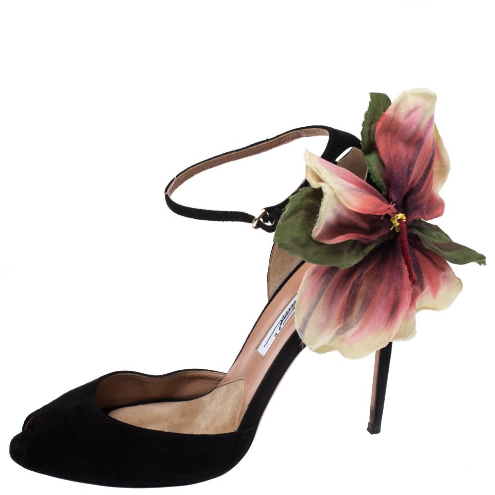 Leave everyone dreaming of beautiful flowers when you step out in these sandals by Brian Atwood. Created for admiration, they feature suede coverings and blooming flowers on the counters. The sandals are set on a leather base and lifted on 12 cm