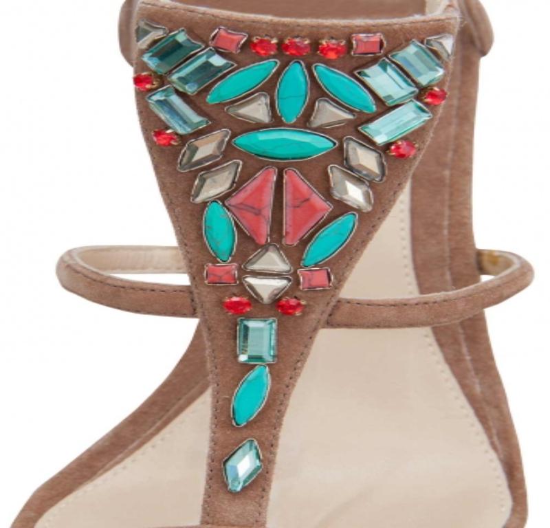 Brian Atwood Brown Suede Donasa Crystal T Strap Sandals Taglia 38 In condizioni buone in vendita a Dubai, Al Qouz 2