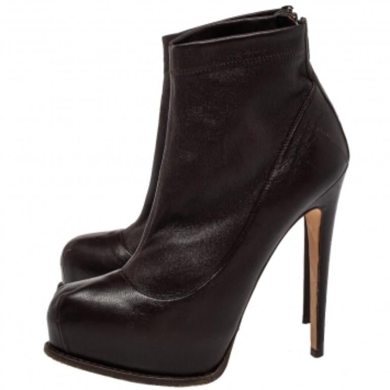 These ankle boots from Brian Atwood are simply luxe! They have been crafted from burgundy leather and styled with round toes and zippers on the counters. They come endowed with comfortable leather-lined insoles and stand tall on 14 cm heels.