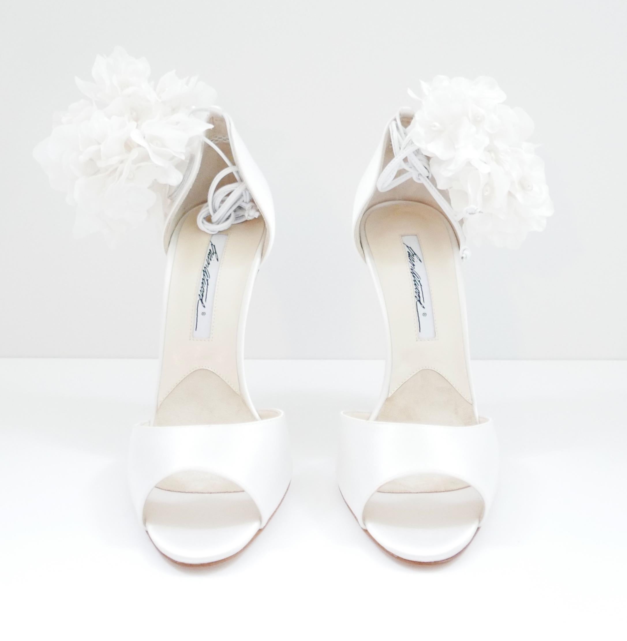 Absolutely exquisite wedding from Brian Atwood’s limited edition bridal collection. bought for £1200 and are unworn with box and spare heel tips (Box has a few marks). Superbly crafted from thick cream silk satin, they have stunning faux pearl
