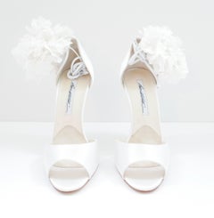Scarpe da sposa con tacco di cristallo di Brian Atwood con bordo a corsetto