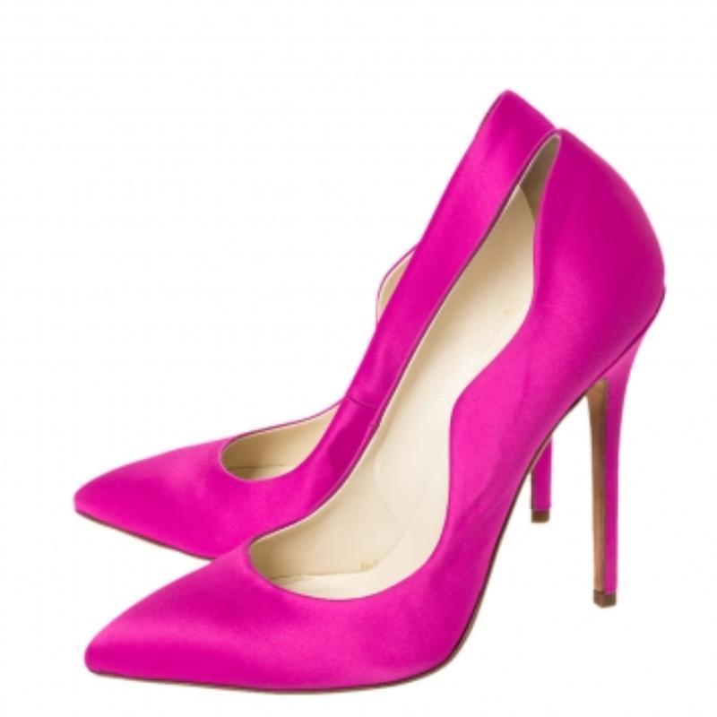 Brian Atwood Fuchsia Satin Besame Pumps Größe 37 im Zustand „Gut“ im Angebot in Dubai, Al Qouz 2
