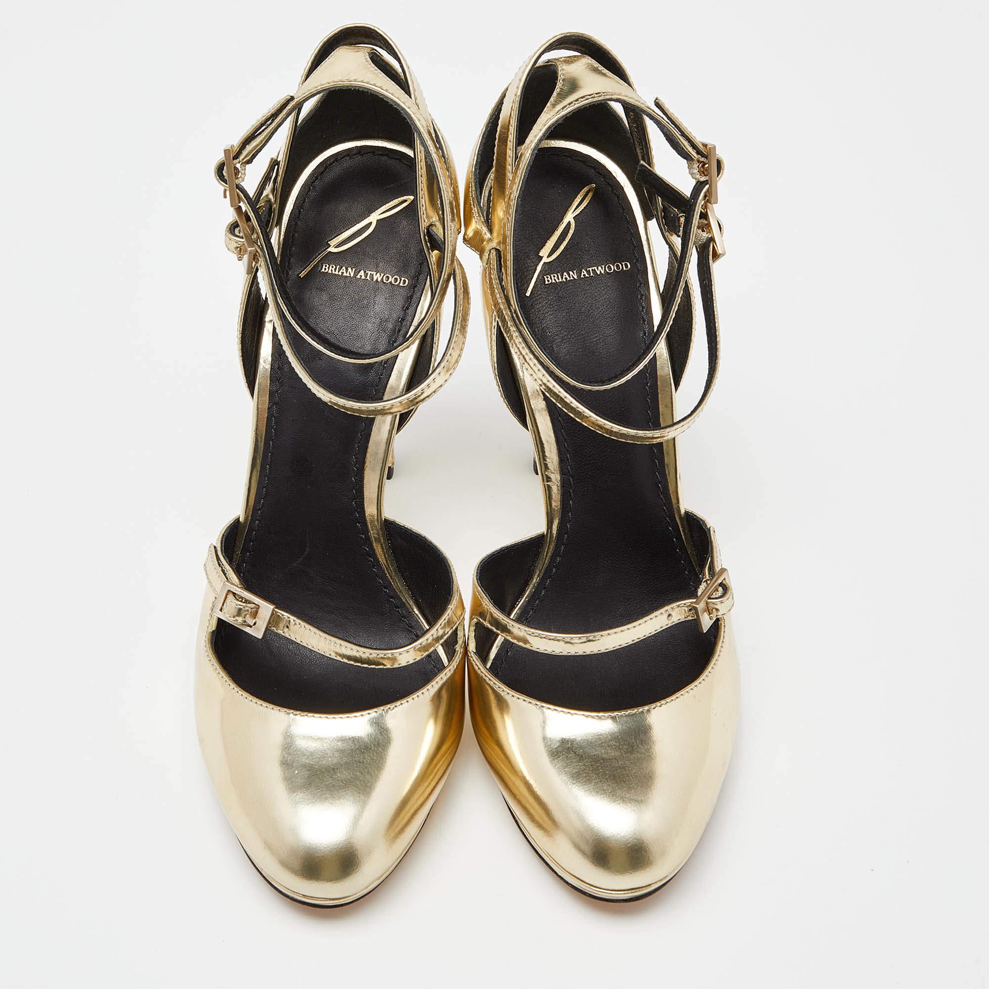 Brian Atwood Zapatos de tacón de cuero laminado dorado talla 37 Oro en venta
