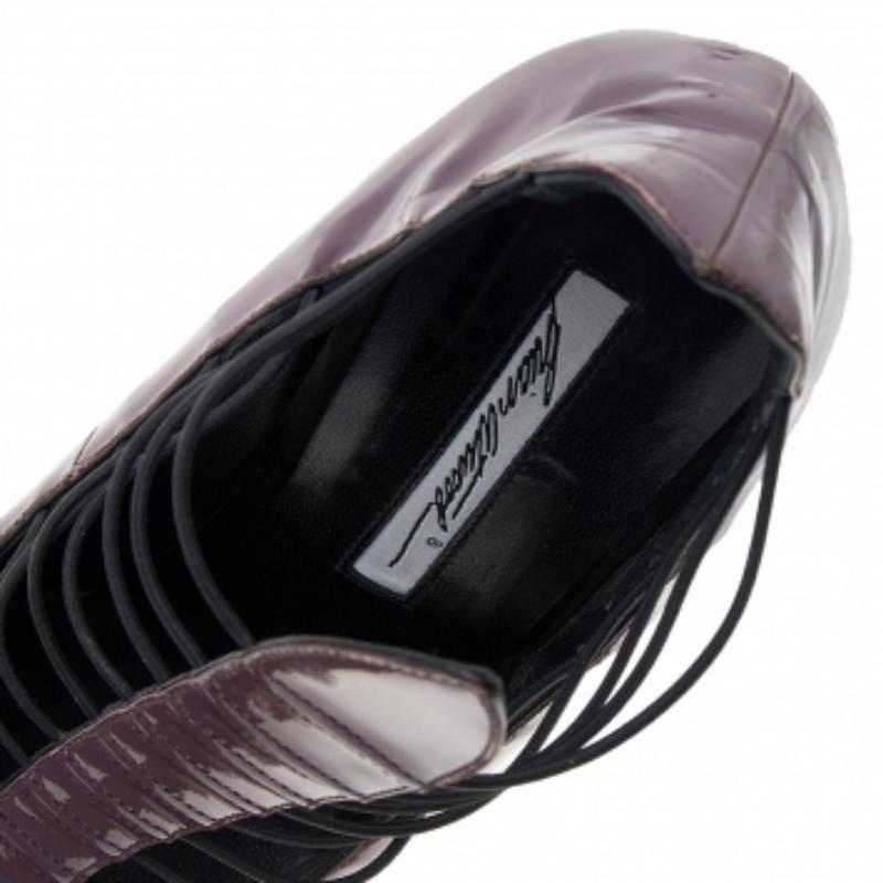 Brian Atwood Mauve Patent Leather Cage Platform Pumps Size 39 In Good Condition For Sale In Dubai, Al Qouz 2