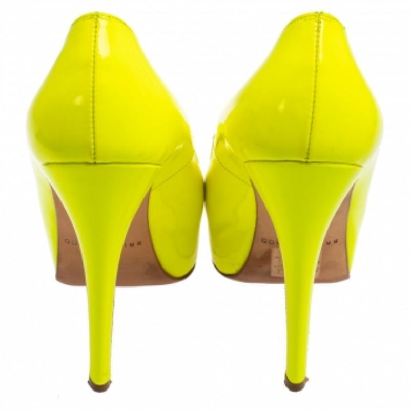 Women's Brian Atwood Neon Green  Patent Leather Platform Pumps Size 36.5 For Sale