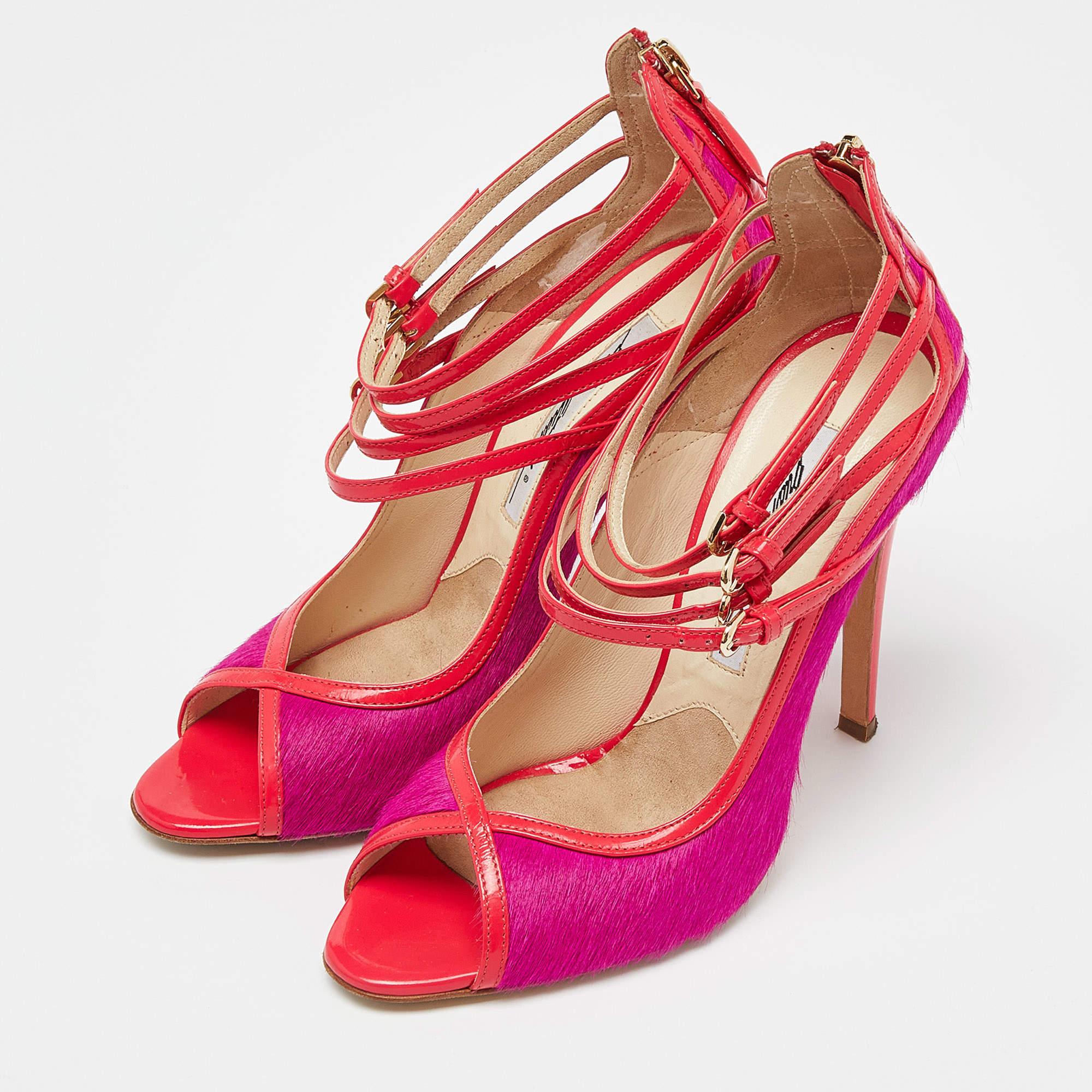 Scarpe meravigliosamente realizzate con elementi degni di nota per calzare bene e abbinarsi perfettamente a tutti i tuoi progetti. Fai tue queste décolleté di Brian Atwood oggi stesso