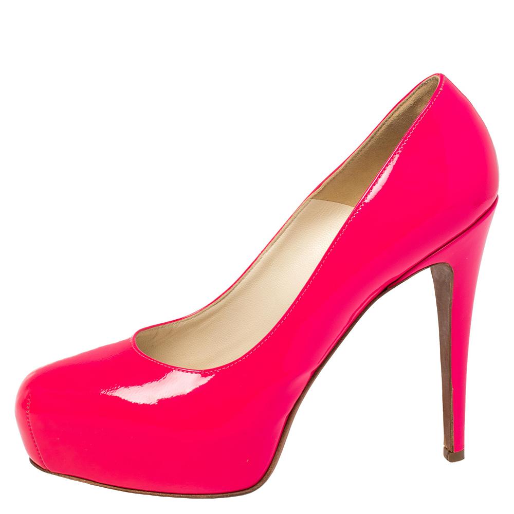 Brian Atwood Pink Patent Leather Platform Pumps Size 38.5 In Good Condition For Sale In Dubai, Al Qouz 2