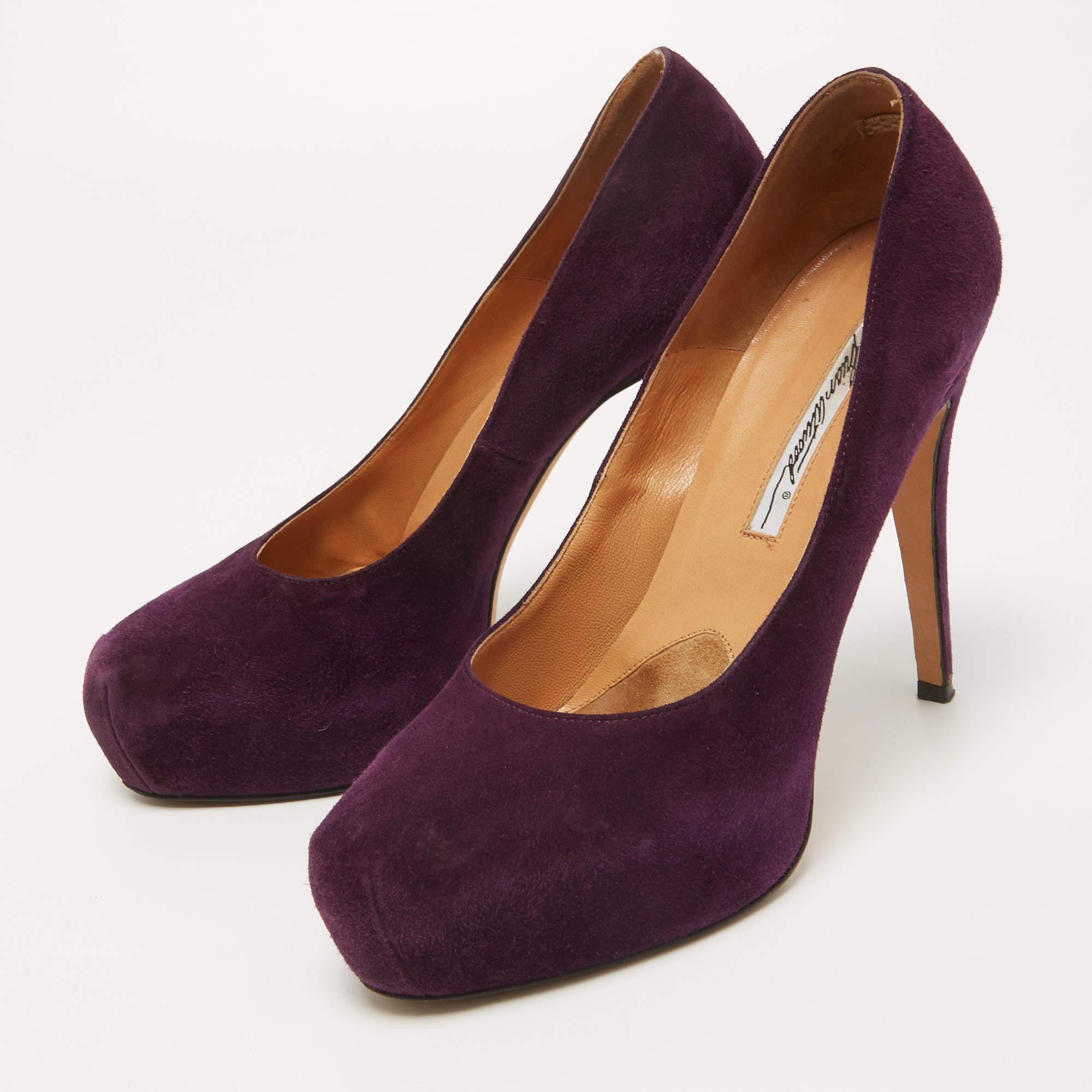 Make a chic style statement with these designer pumps. They showcase sturdy heels and durable soles  perfect for your fashionable outings