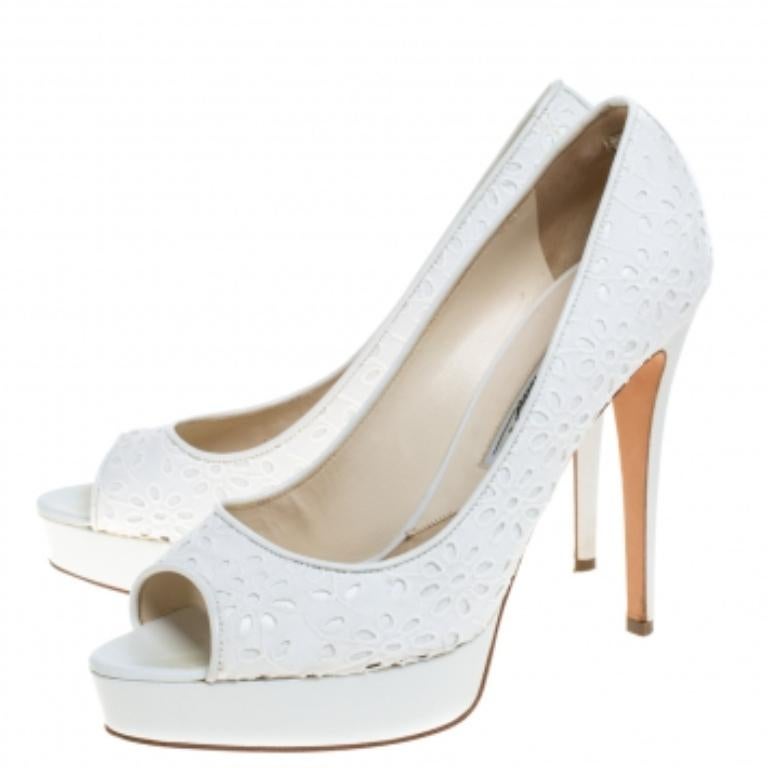 Brian Atwood White Floral Embroidered Fabric Peep Toe Platform Pumps Size 39.5 For Sale 2
