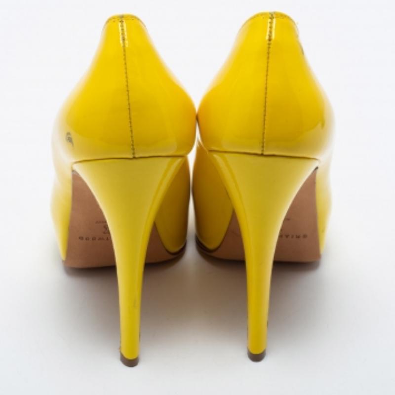 Brian Atwood Bombas de plataforma de charol amarillo Talla 39 en venta 3