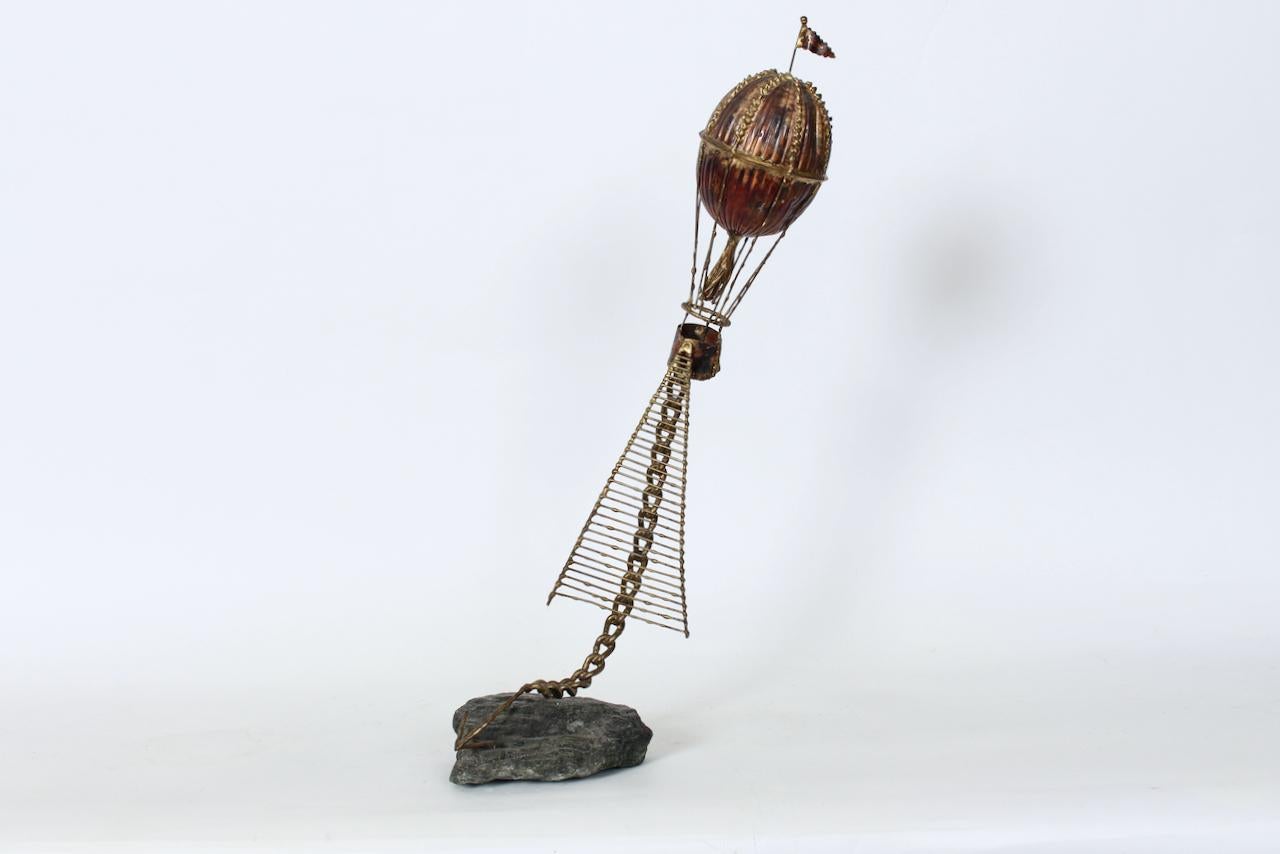 Scultura da tavolo con mongolfiera di Brian Bijan in rame, ottone e pietra in vendita 8